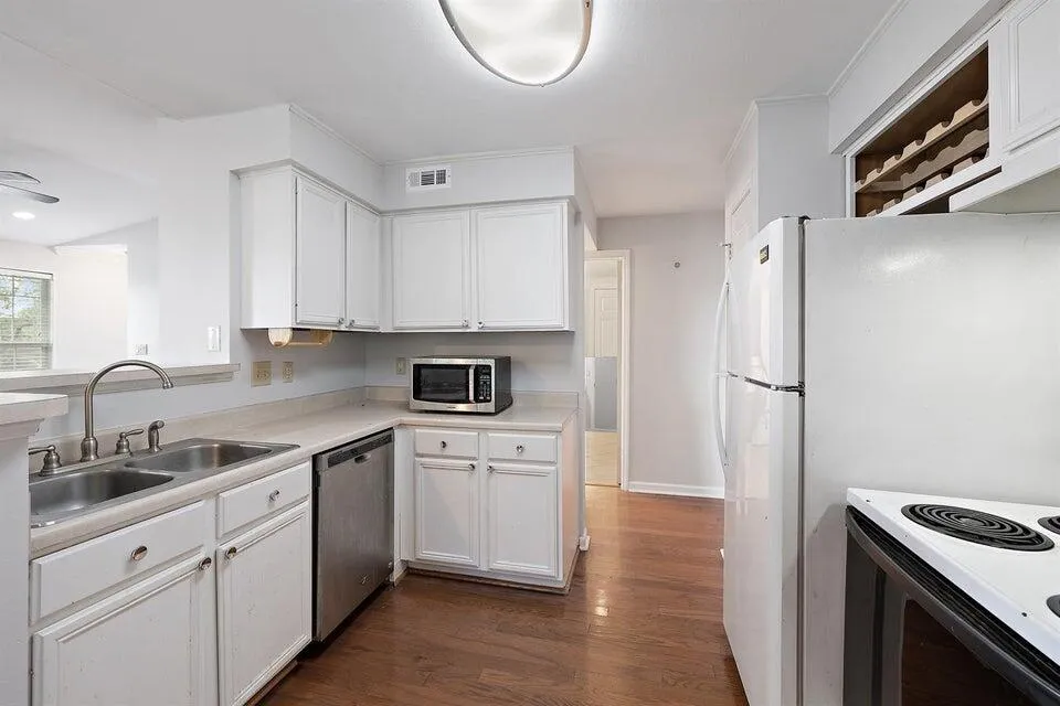 Property image 3 at 700 Daniel Ellis Drive 11302, Charleston, SC 29412