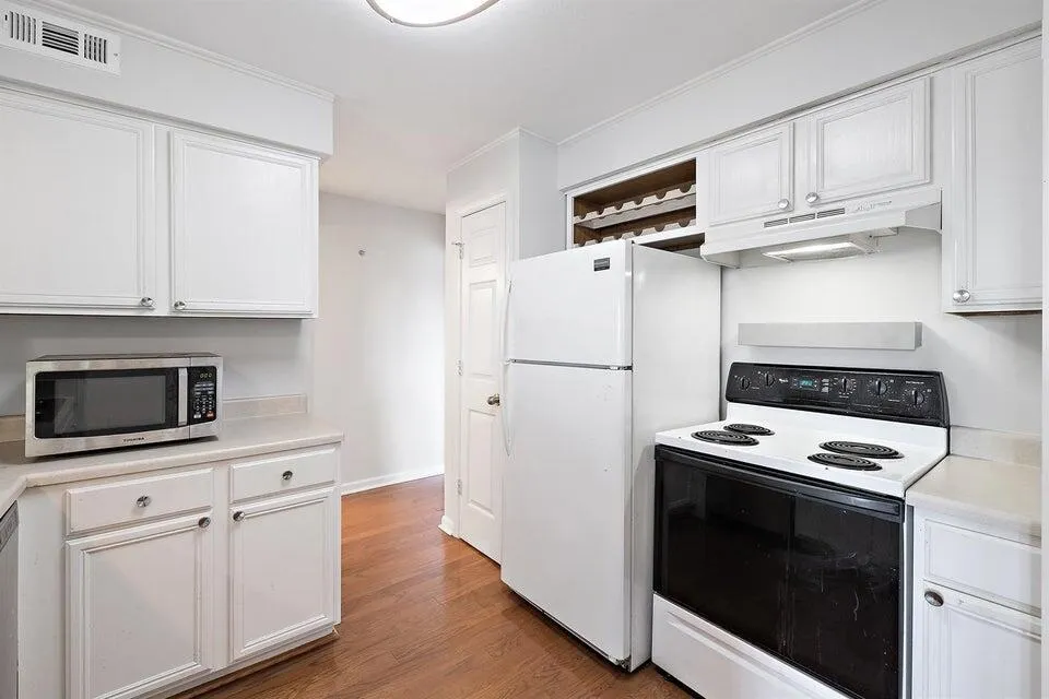 Property image 4 at 700 Daniel Ellis Drive 11302, Charleston, SC 29412