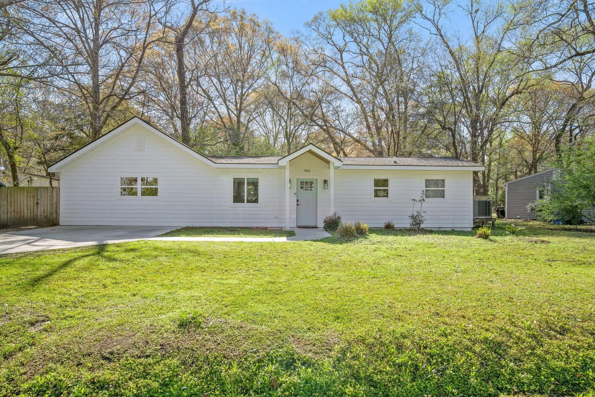Sherwood Forest, Charleston Community