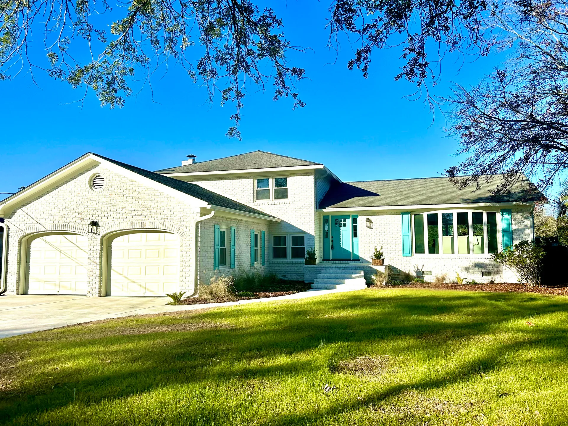 Capri Isles, Charleston Community