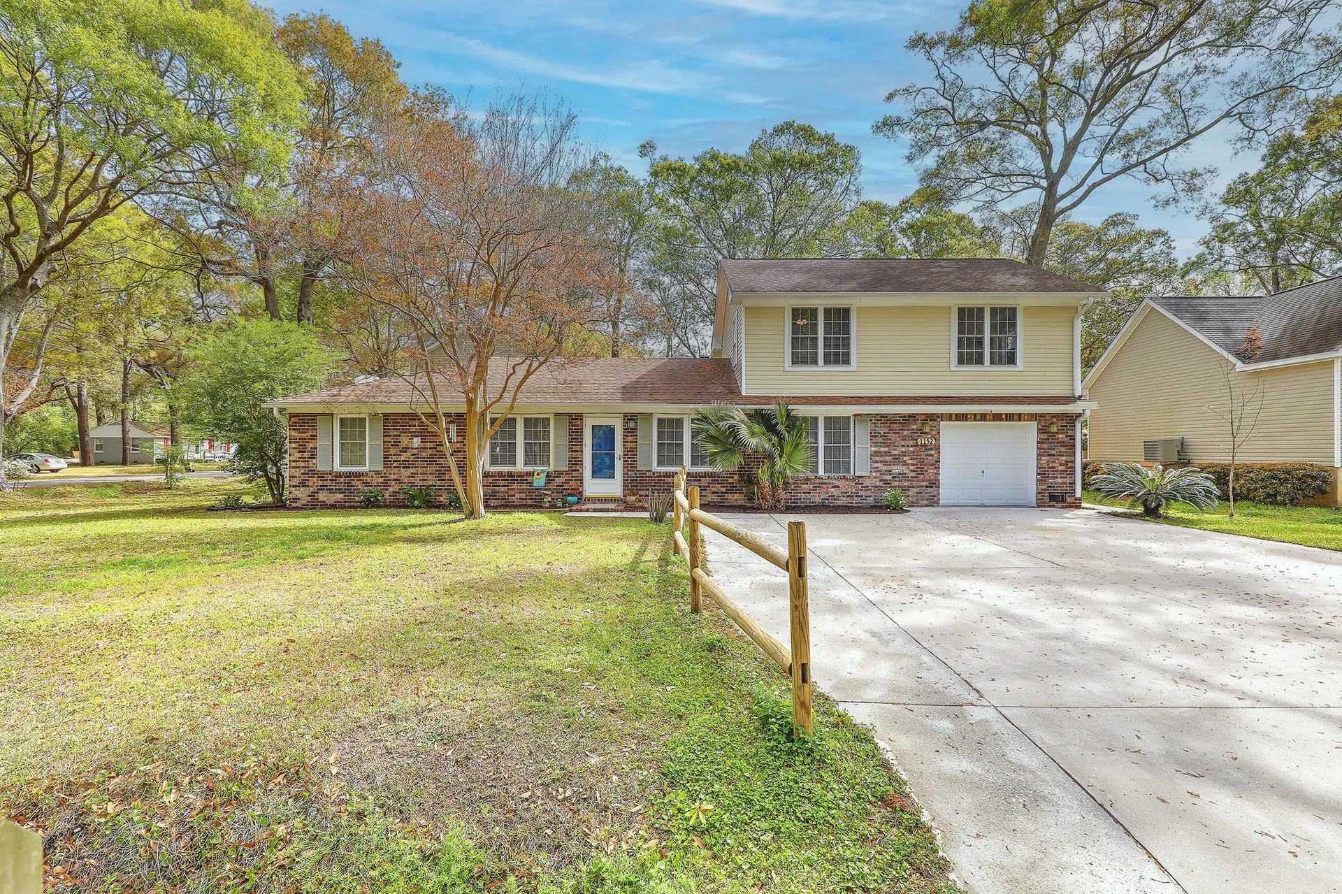 Mccalls Corner, Charleston Community