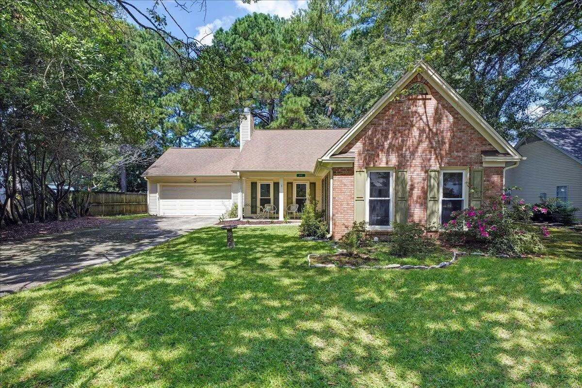 Summerville Place, Summerville Community