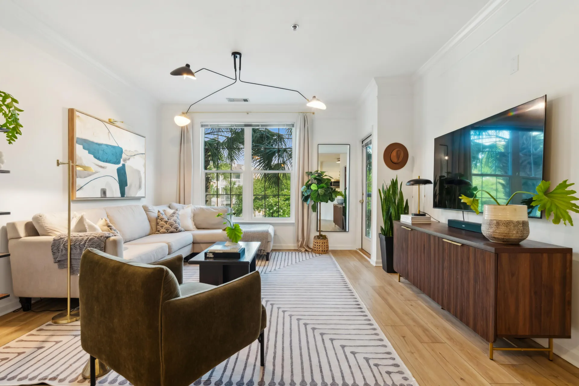 Mira Vista, Charleston Community