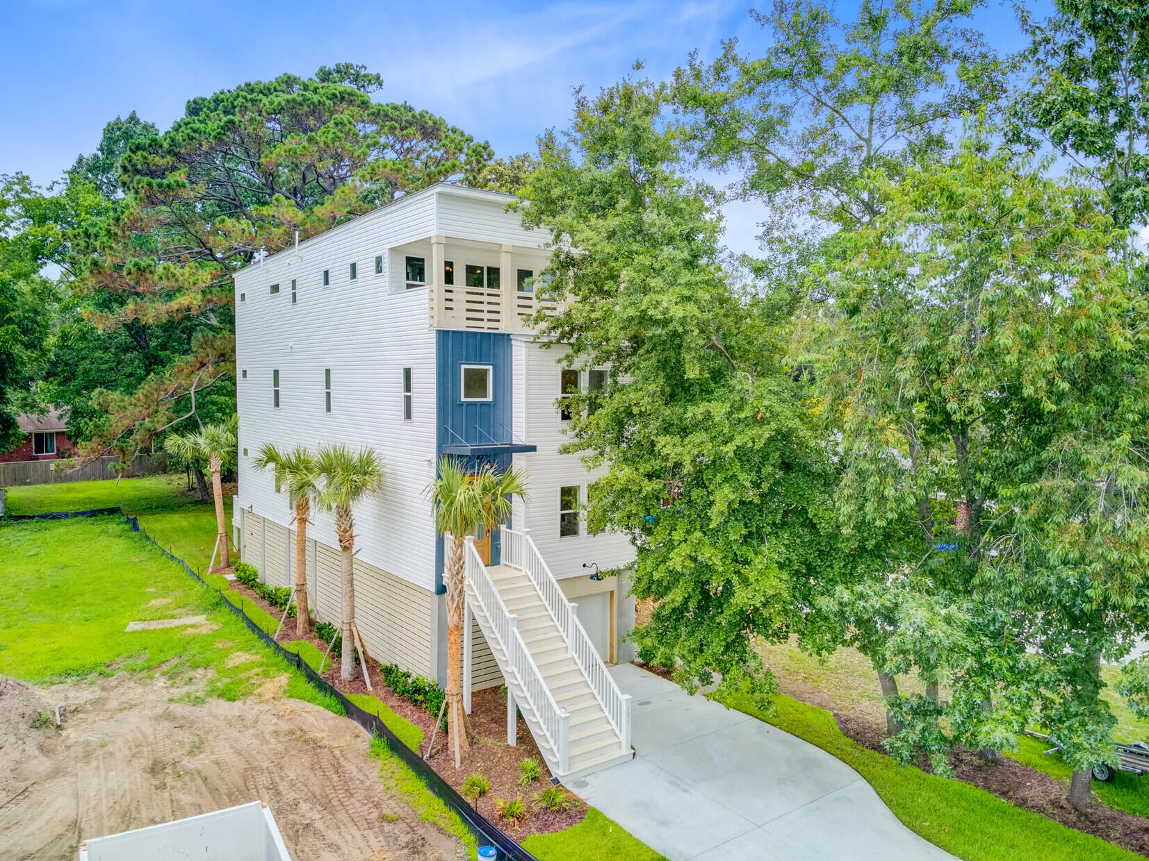 Bel Air, Charleston Community