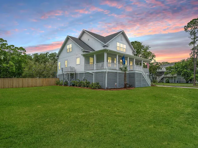 Lighthouse Point, Charleston Community