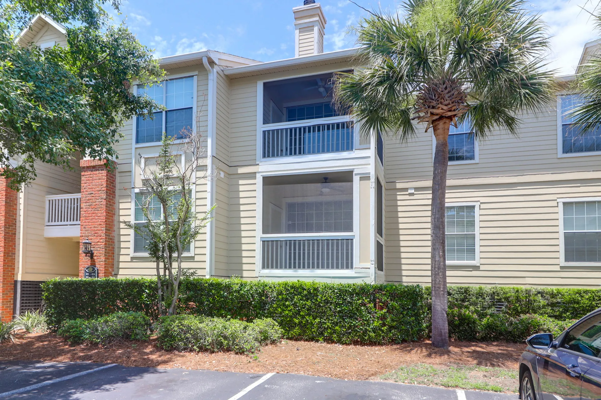 1600 Long Grove Drive 423