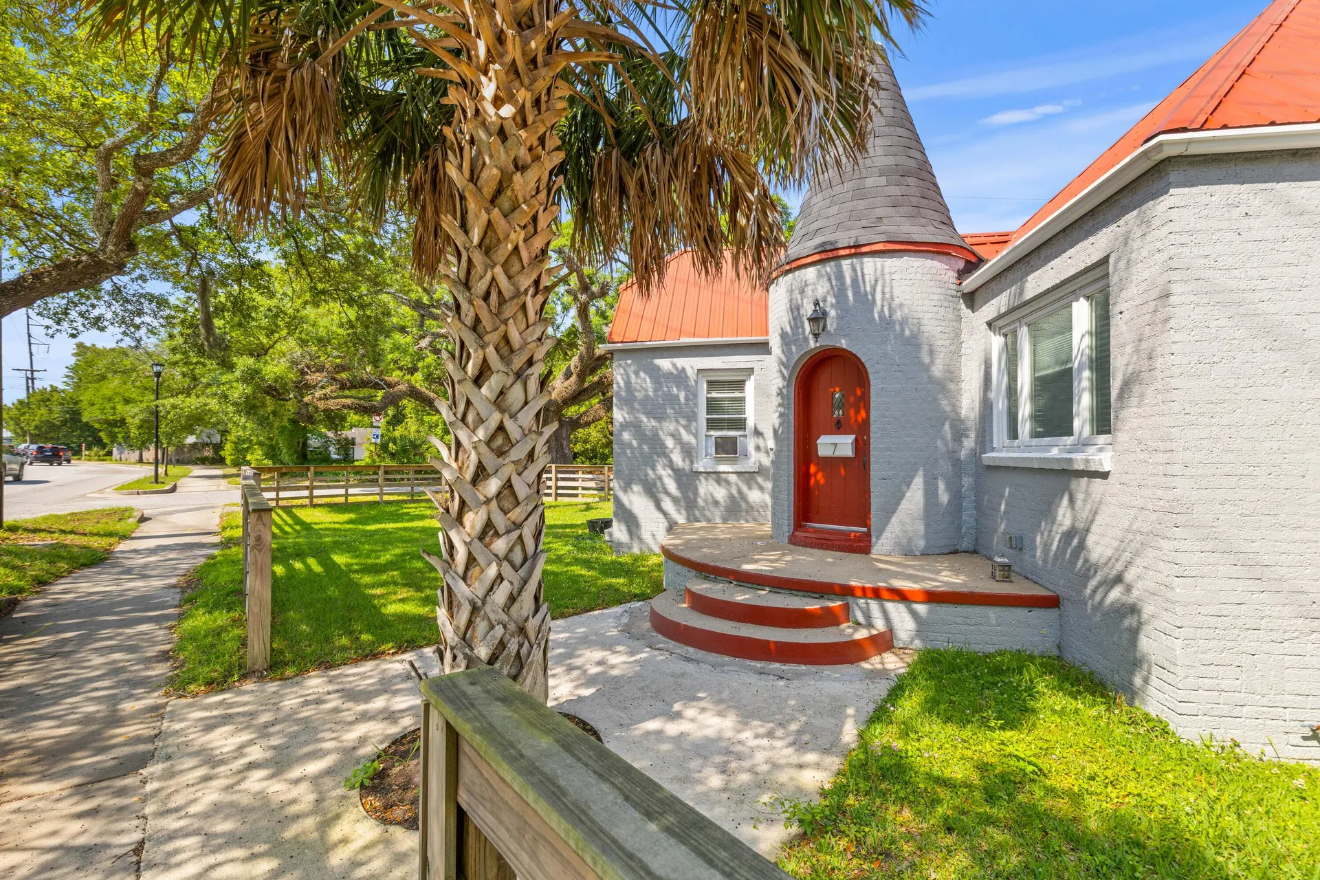 Property image 3 at 7 Wesley Drive, Charleston, SC 29407