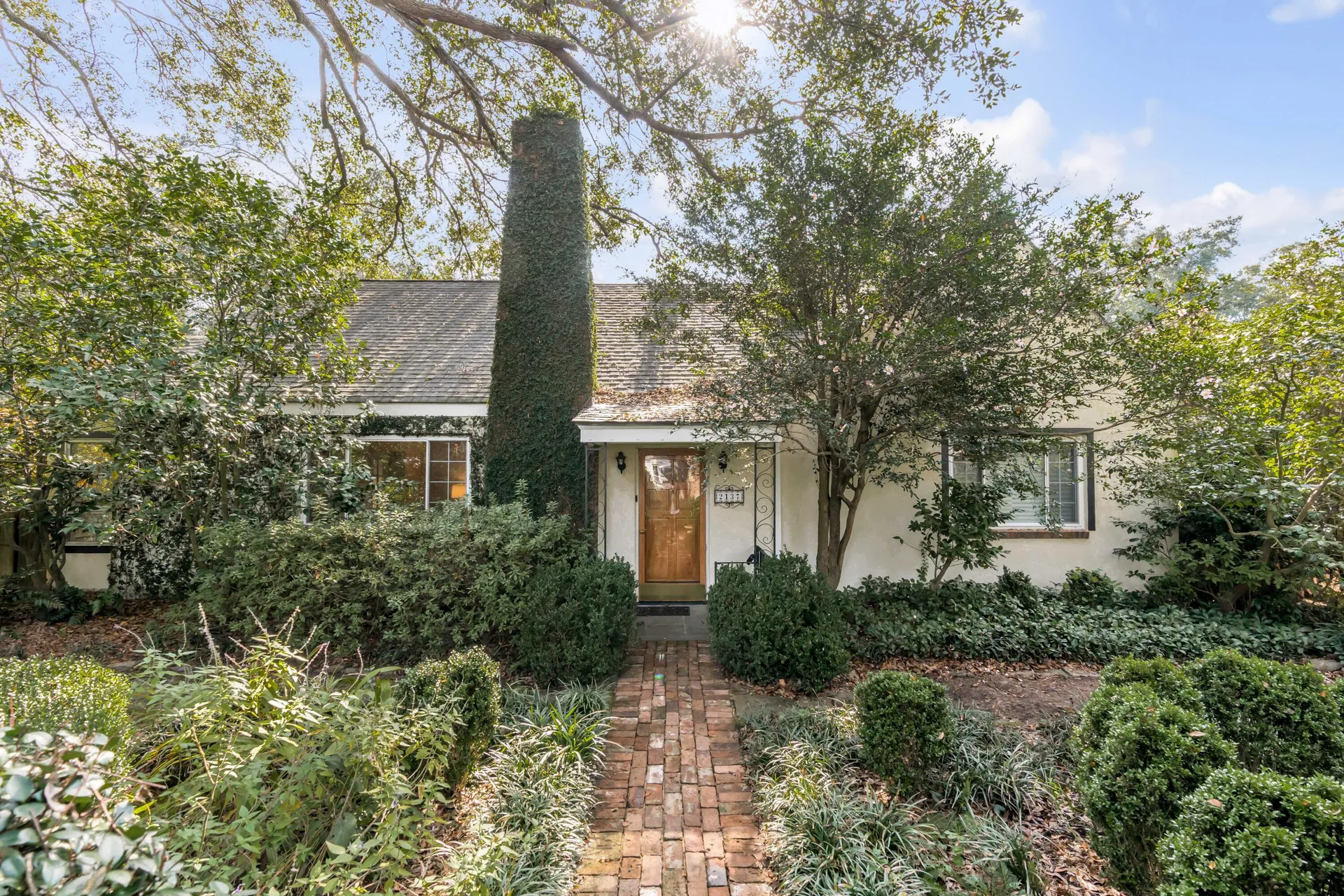 2137 Wappoo Drive
