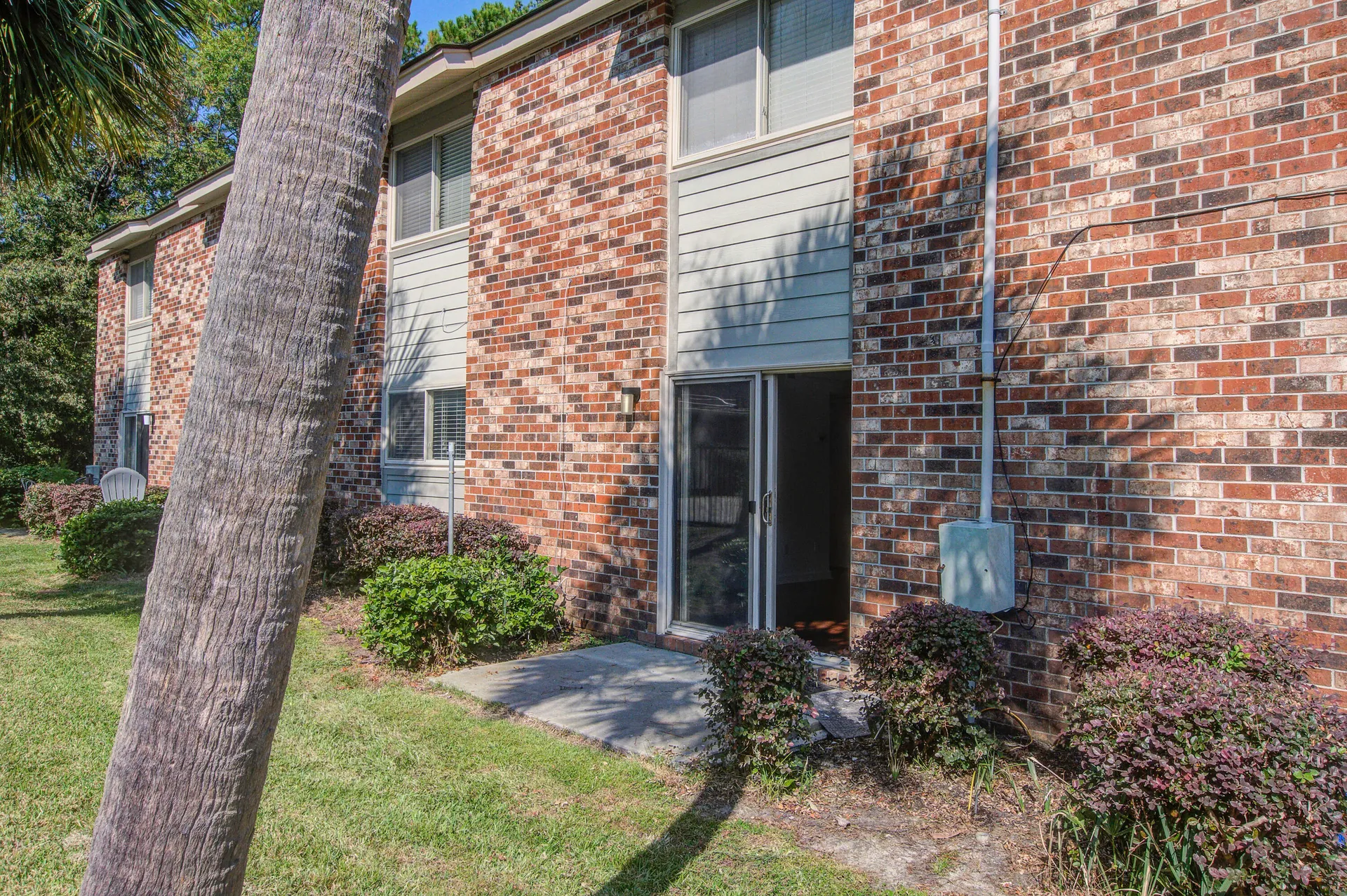 Otranto Station, Hanahan Community