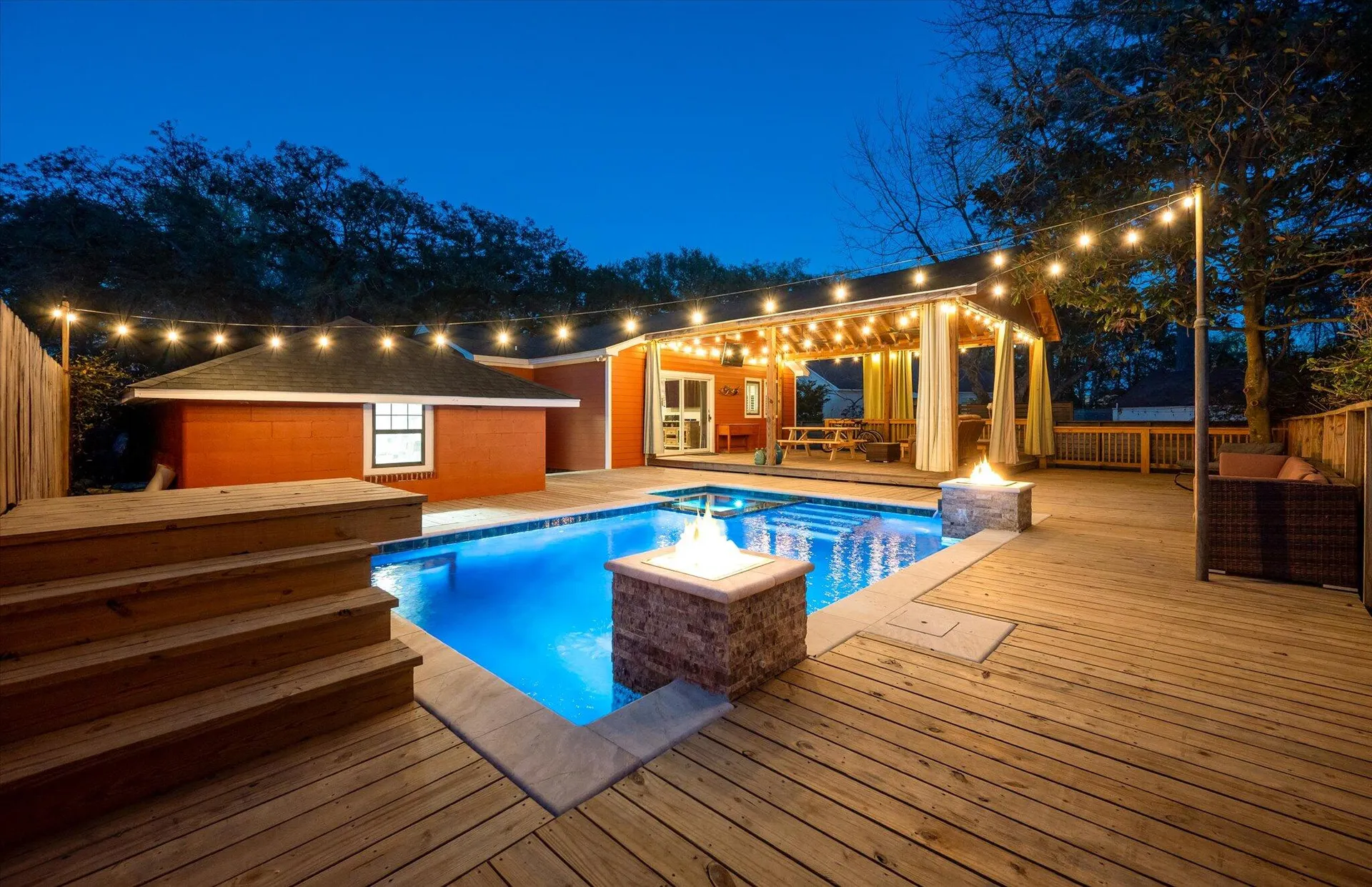 Parkwood Estates, Charleston Community