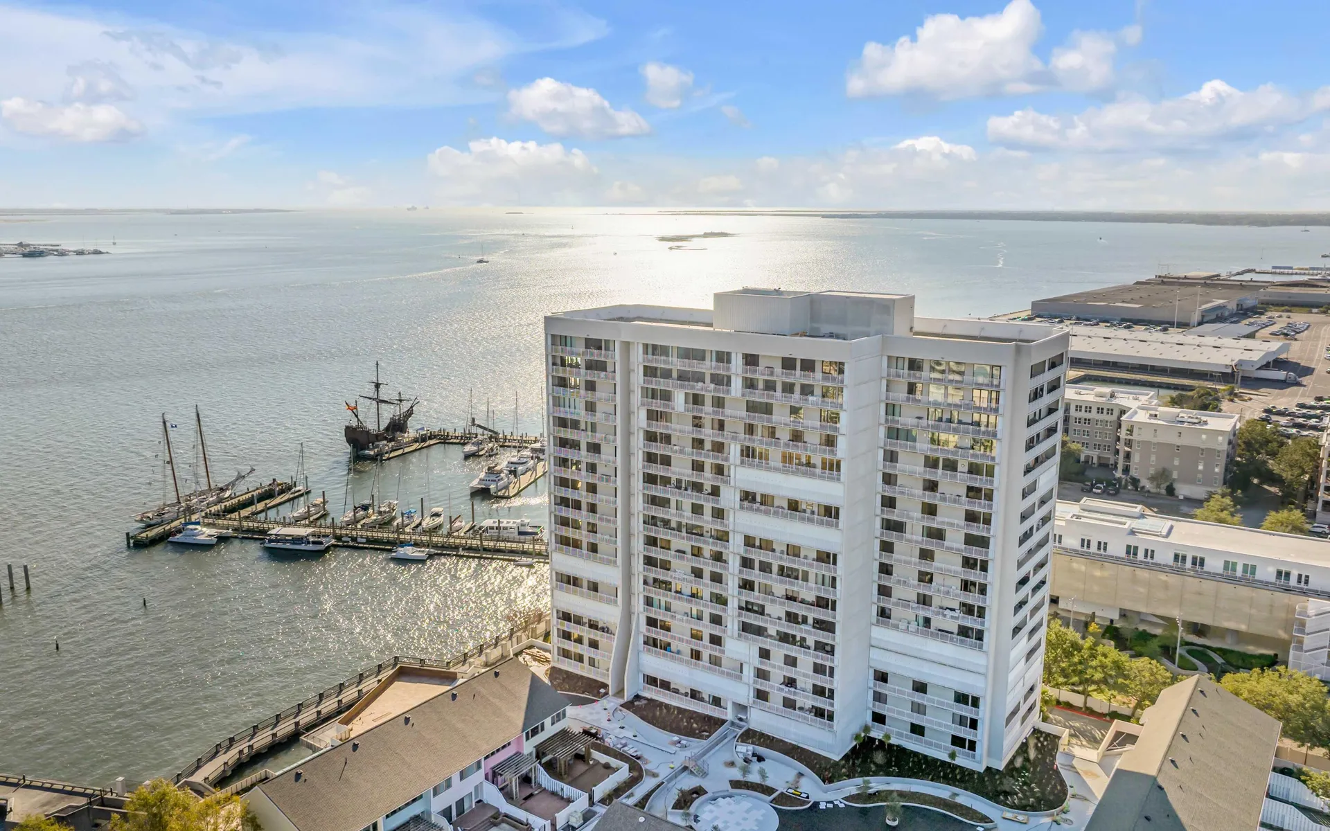 Property image 2 at 330 Concord Street 18f, Charleston, SC 29401