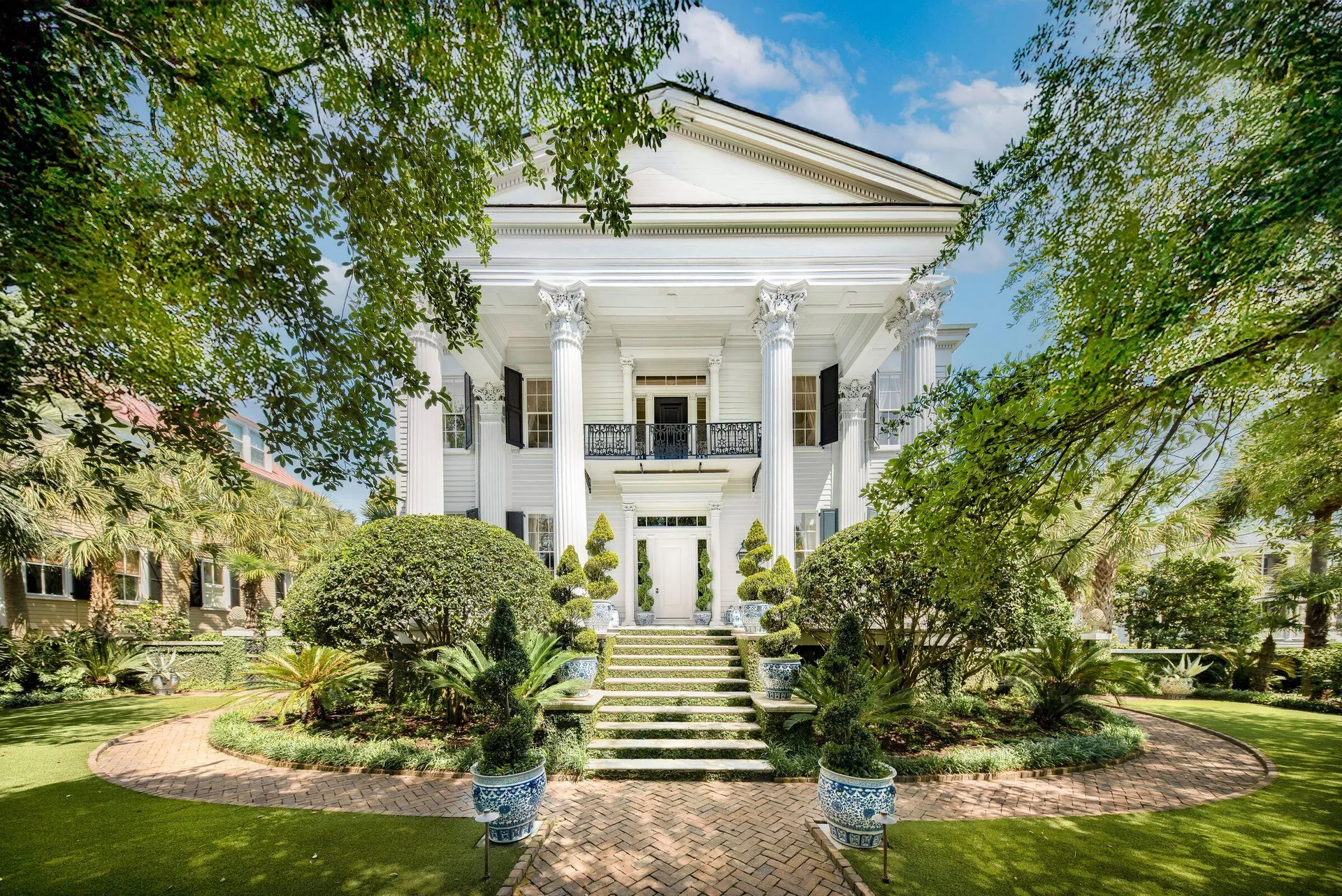South of Broad, Charleston Community