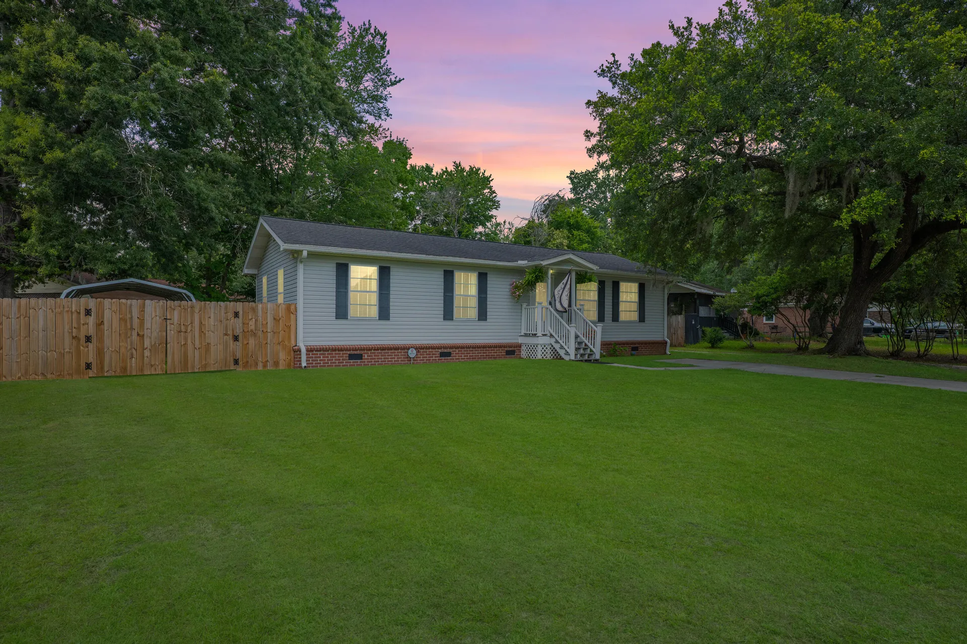 Boulder Bluff, Goose Creek Community