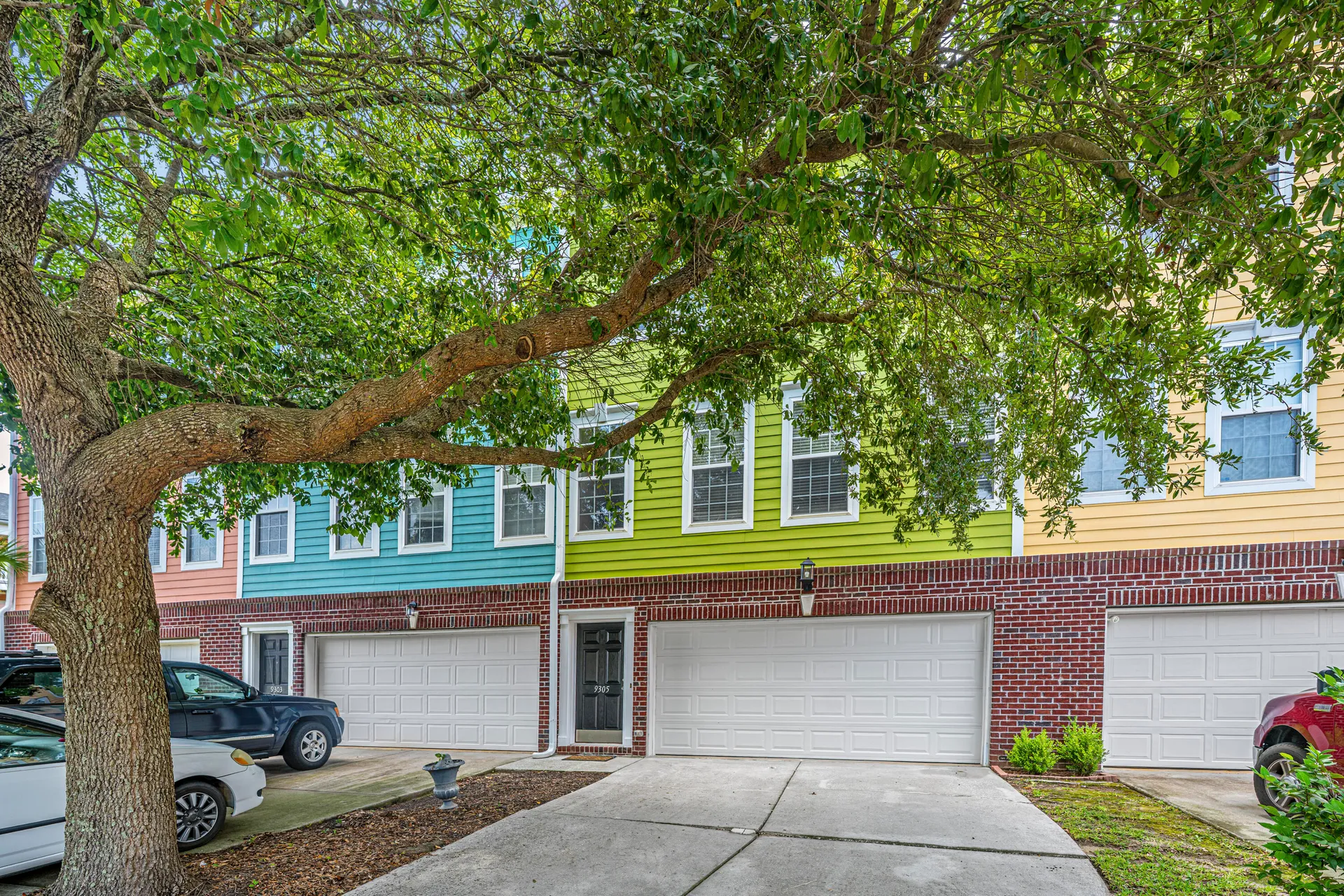 9305 Sweetbay Court