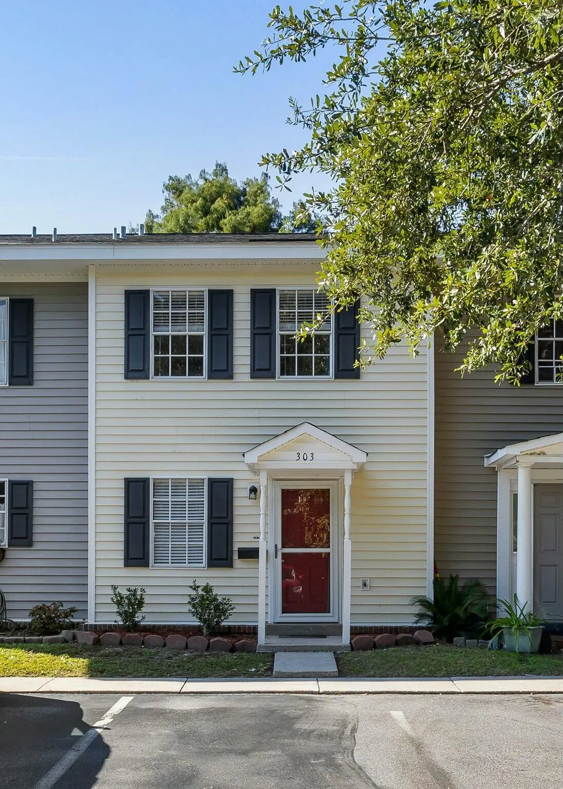 Property image 2 at 303 Lakeside Drive 2, Mount Pleasant, SC 29464