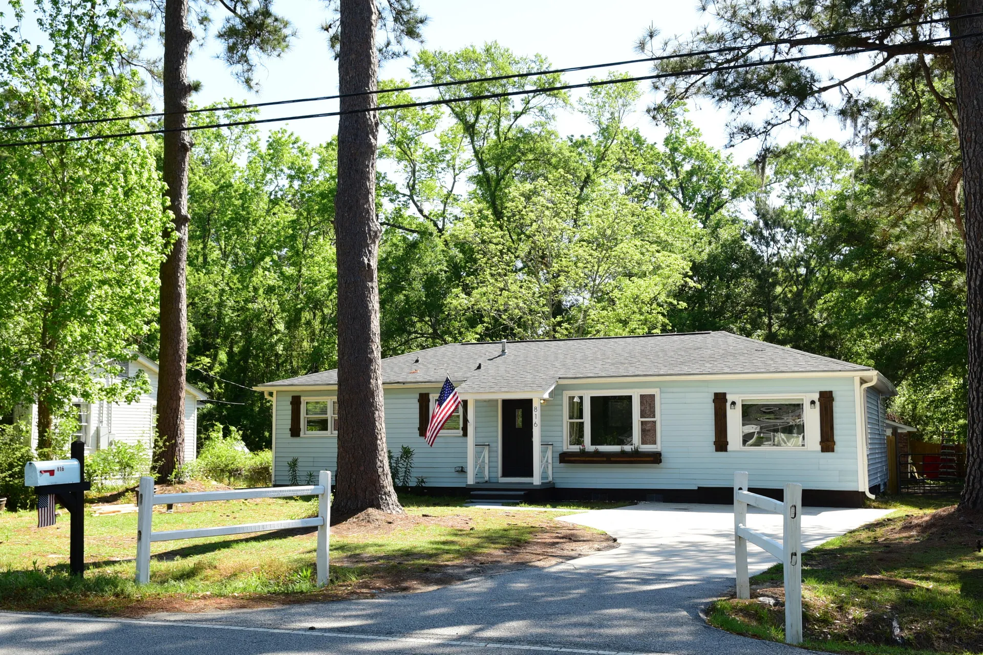 Castlewood, Charleston Community