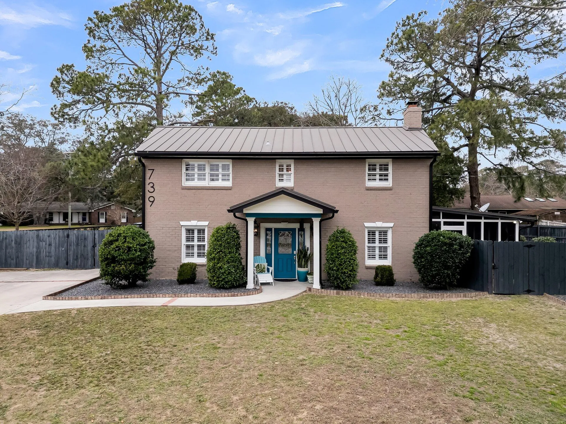 Lawton Bluff, Charleston Community