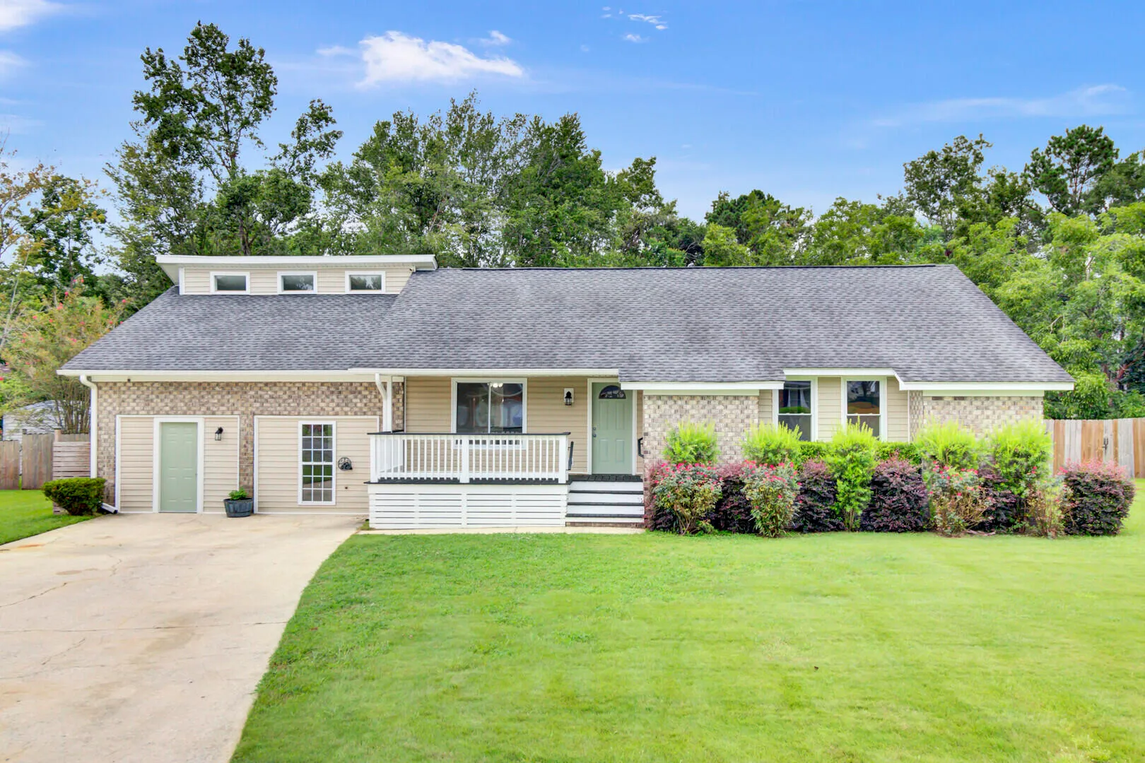 Tall Pines, Ladson Community