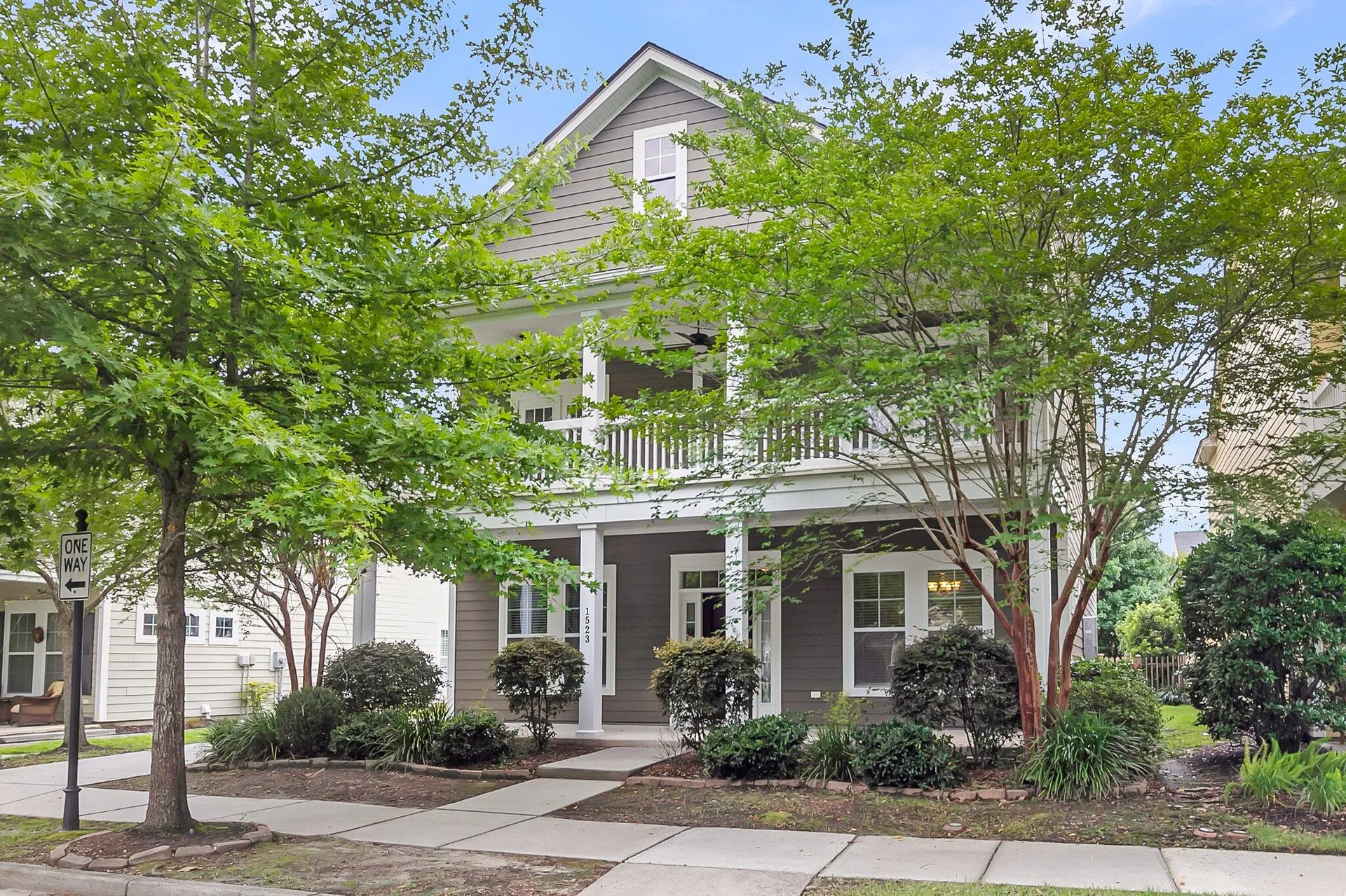 Boltons Landing, Charleston Community