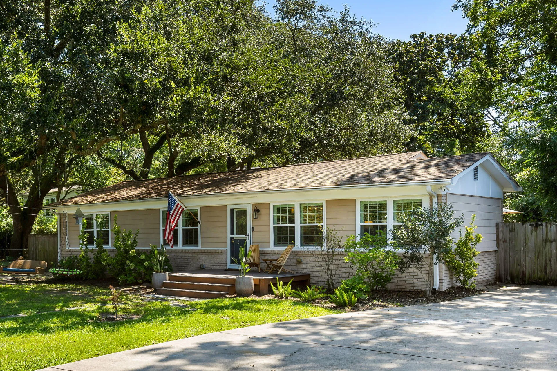 Property image 2 at 20 Ellen Avenue, Mount Pleasant, SC 29464
