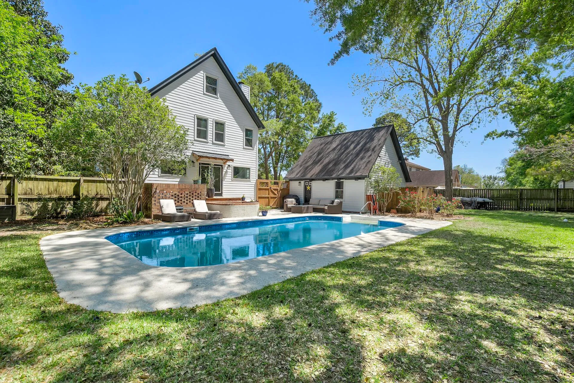 699 Castle Pinckney Drive