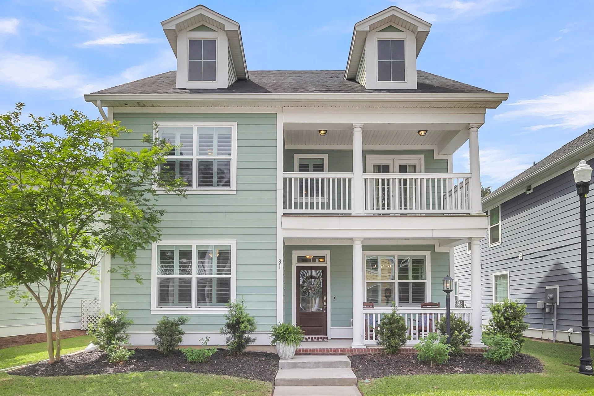 White Gables, Summerville Community