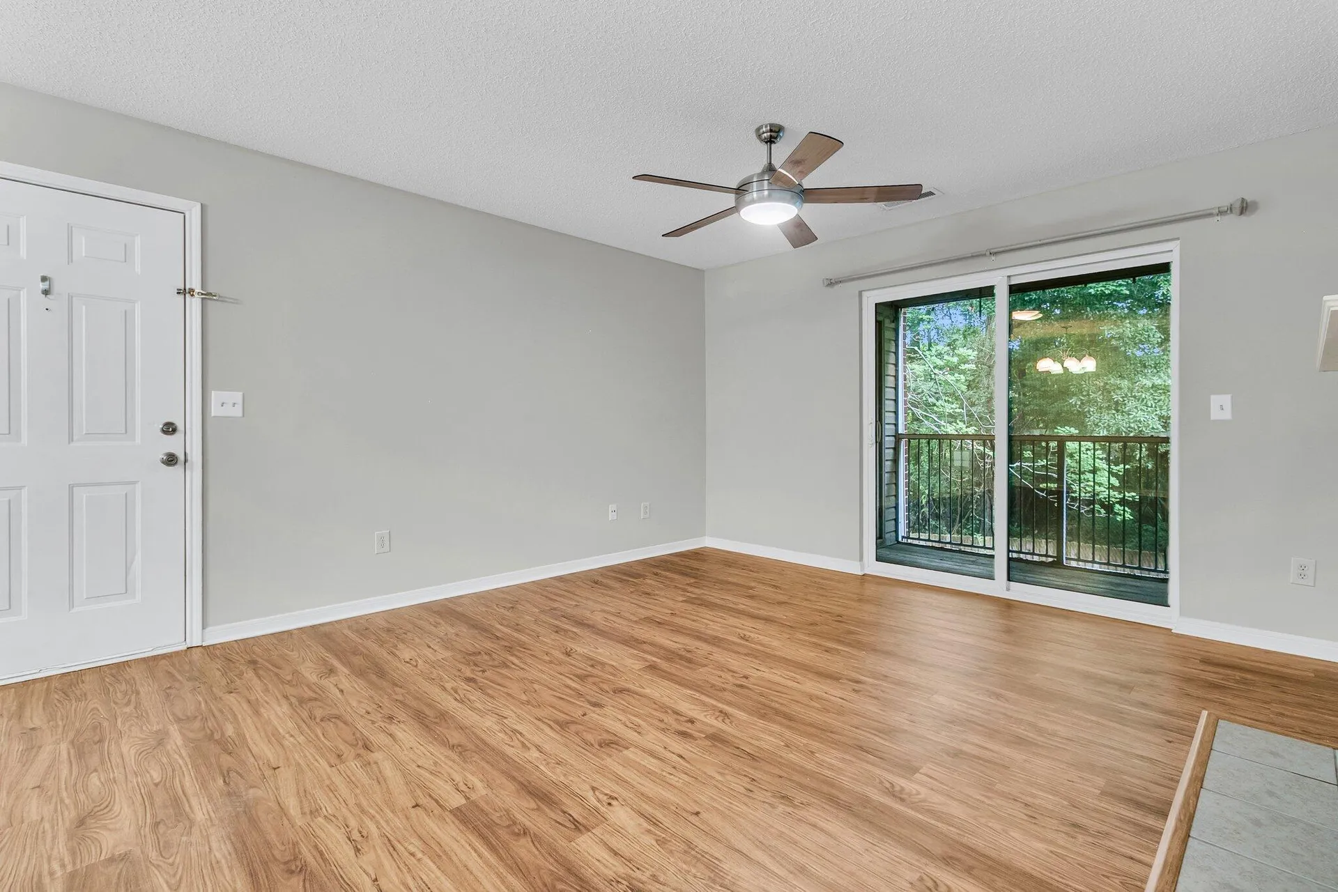 Property image 3 at 2011 N Hwy 17 2200h, Mount Pleasant, SC 29466