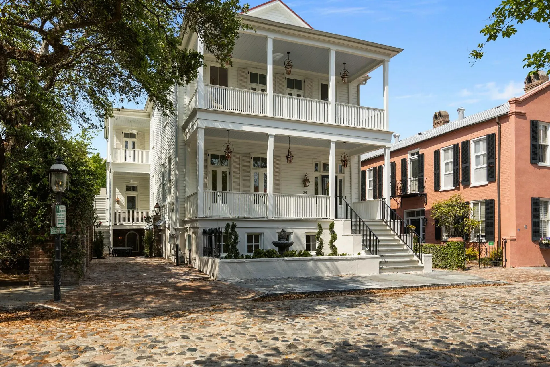 French Quarter, Charleston Community