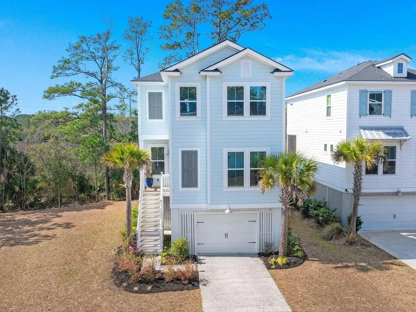 Governors Cay, Charleston Community