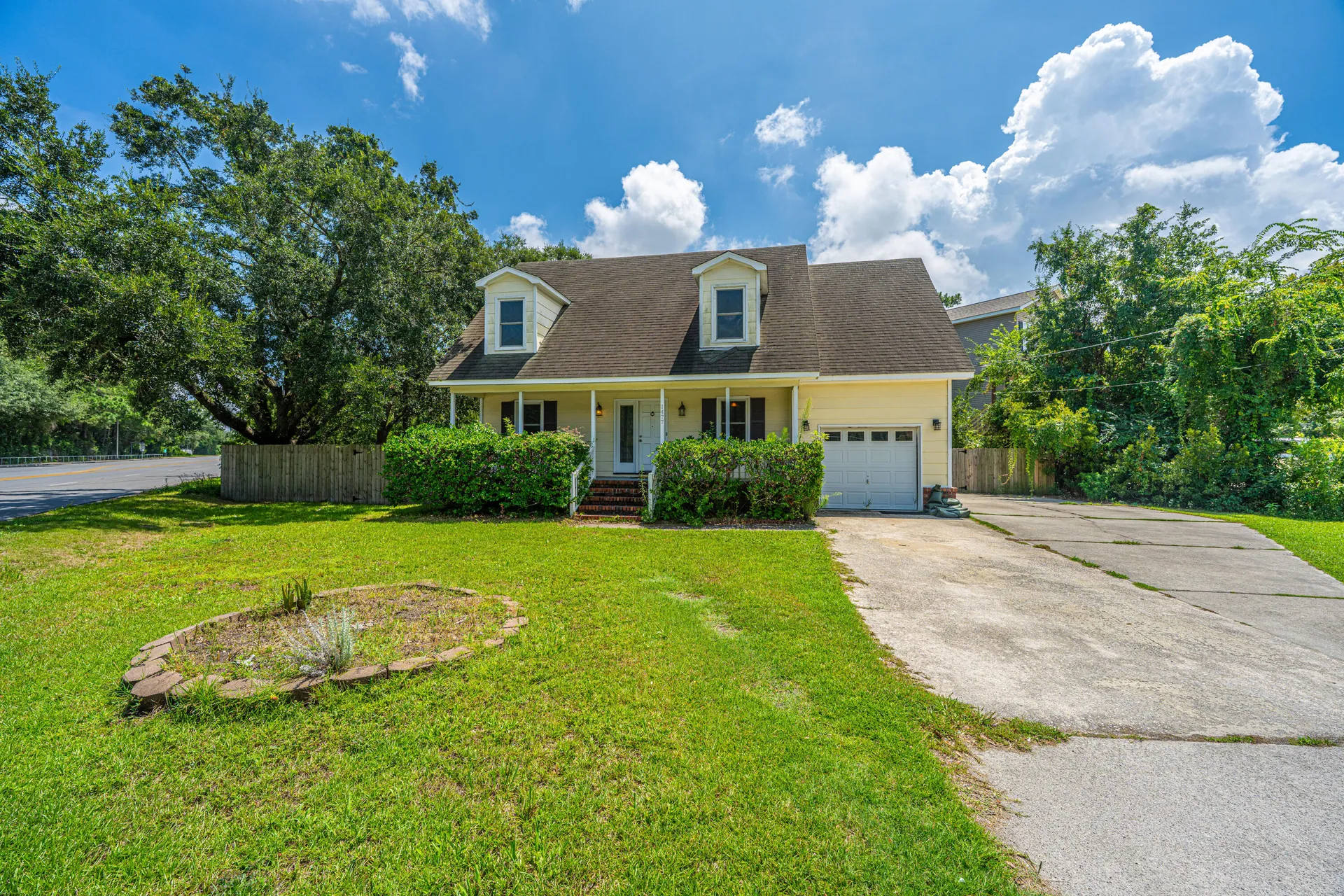 Property image 2 at 1477 Theresa Drive, Charleston, SC 29412