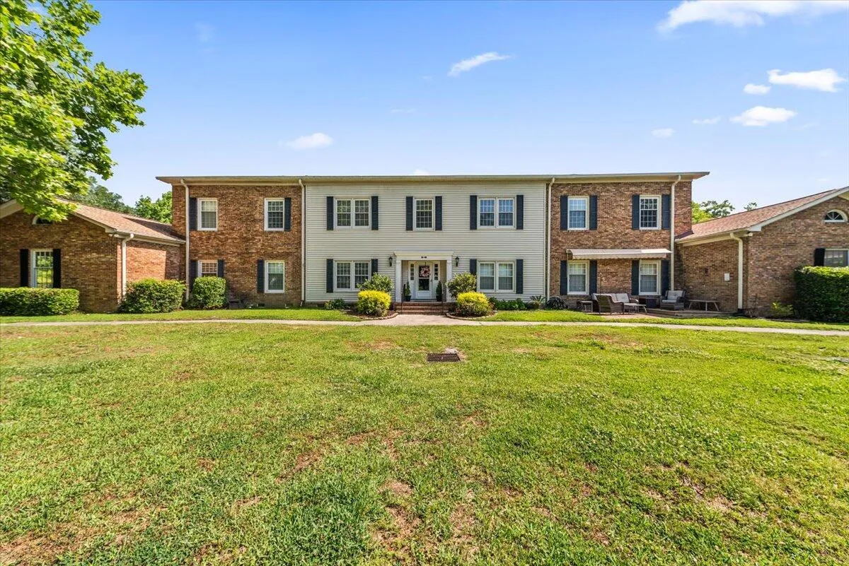 108 Woodlake Drive