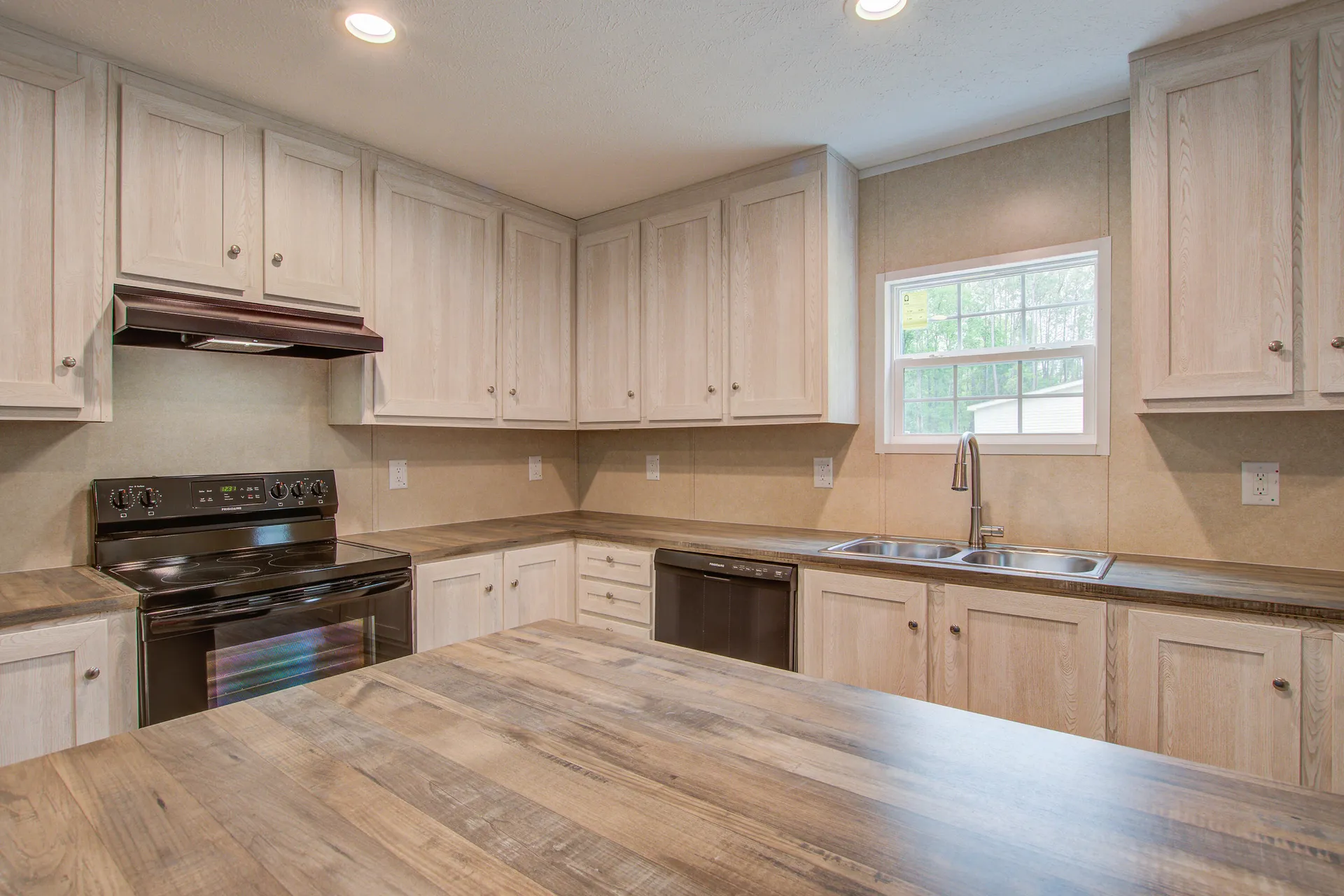 Property image 2 at 413 Peacock Lane, Summerville, SC 29486