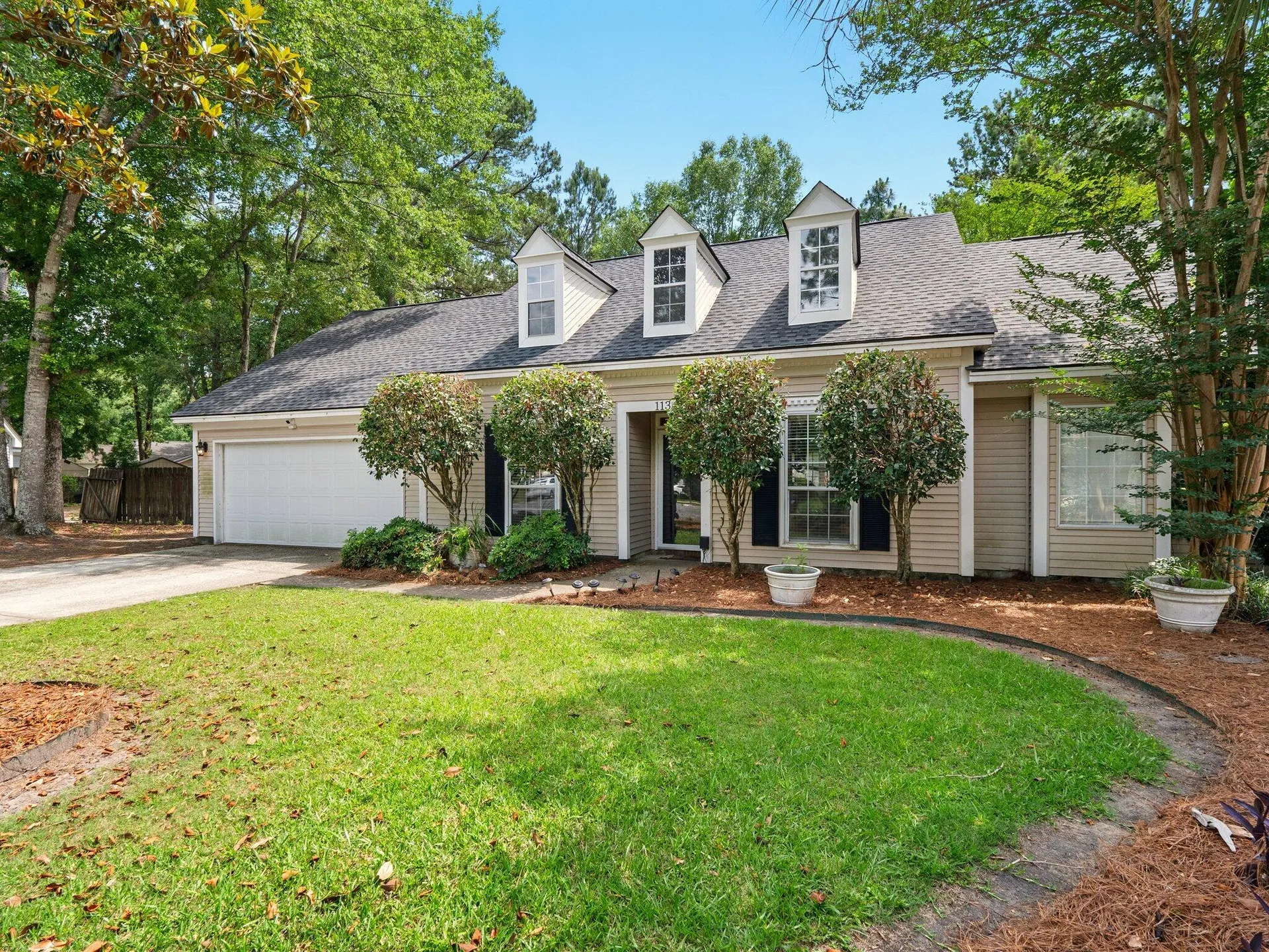 Summerville Place, Summerville Community