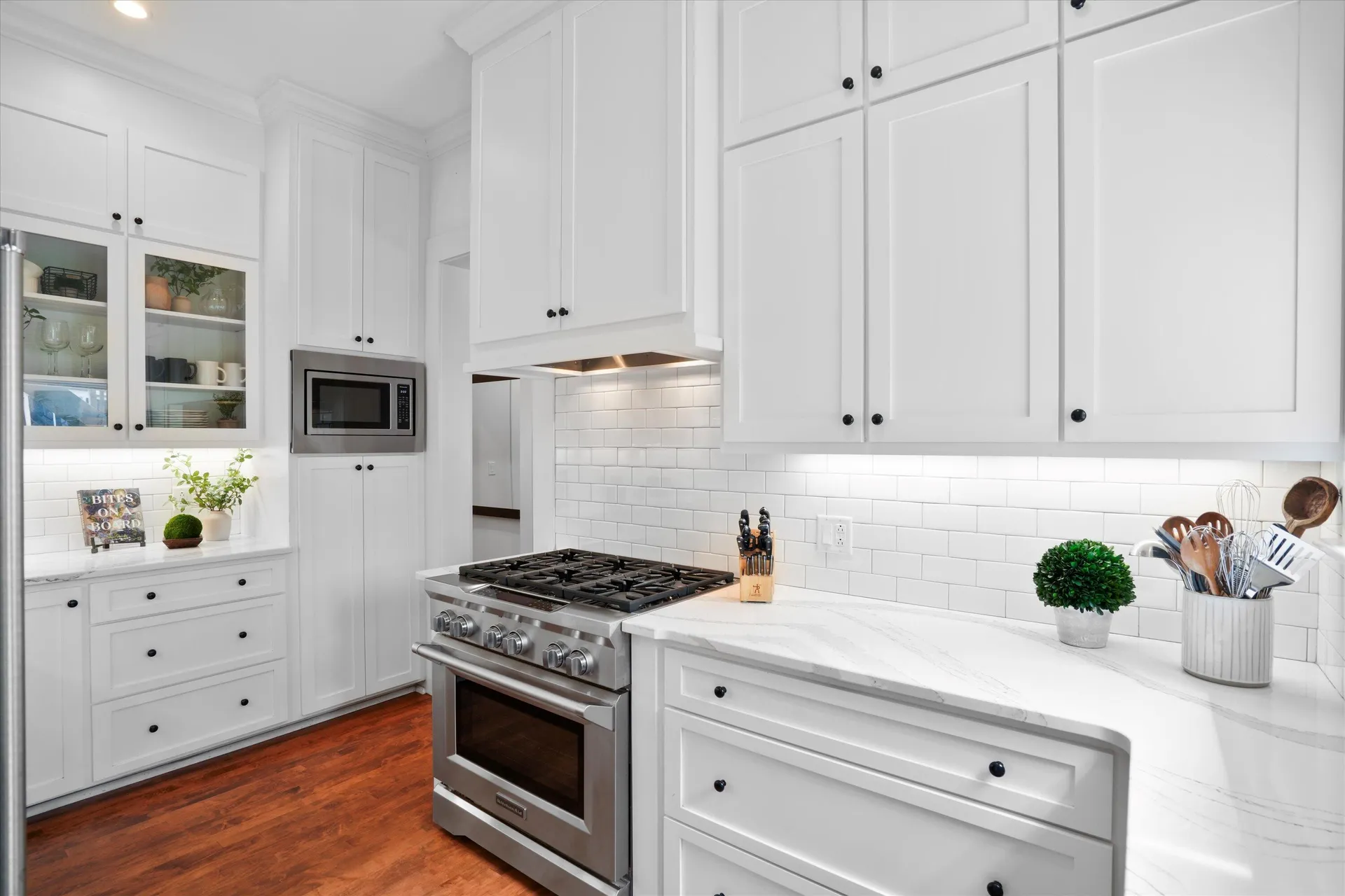 Property image 2 at 139 Tradd Street 2, Charleston, SC 29401