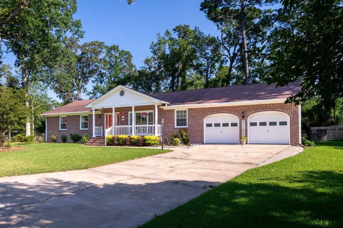 106 Labrador Court