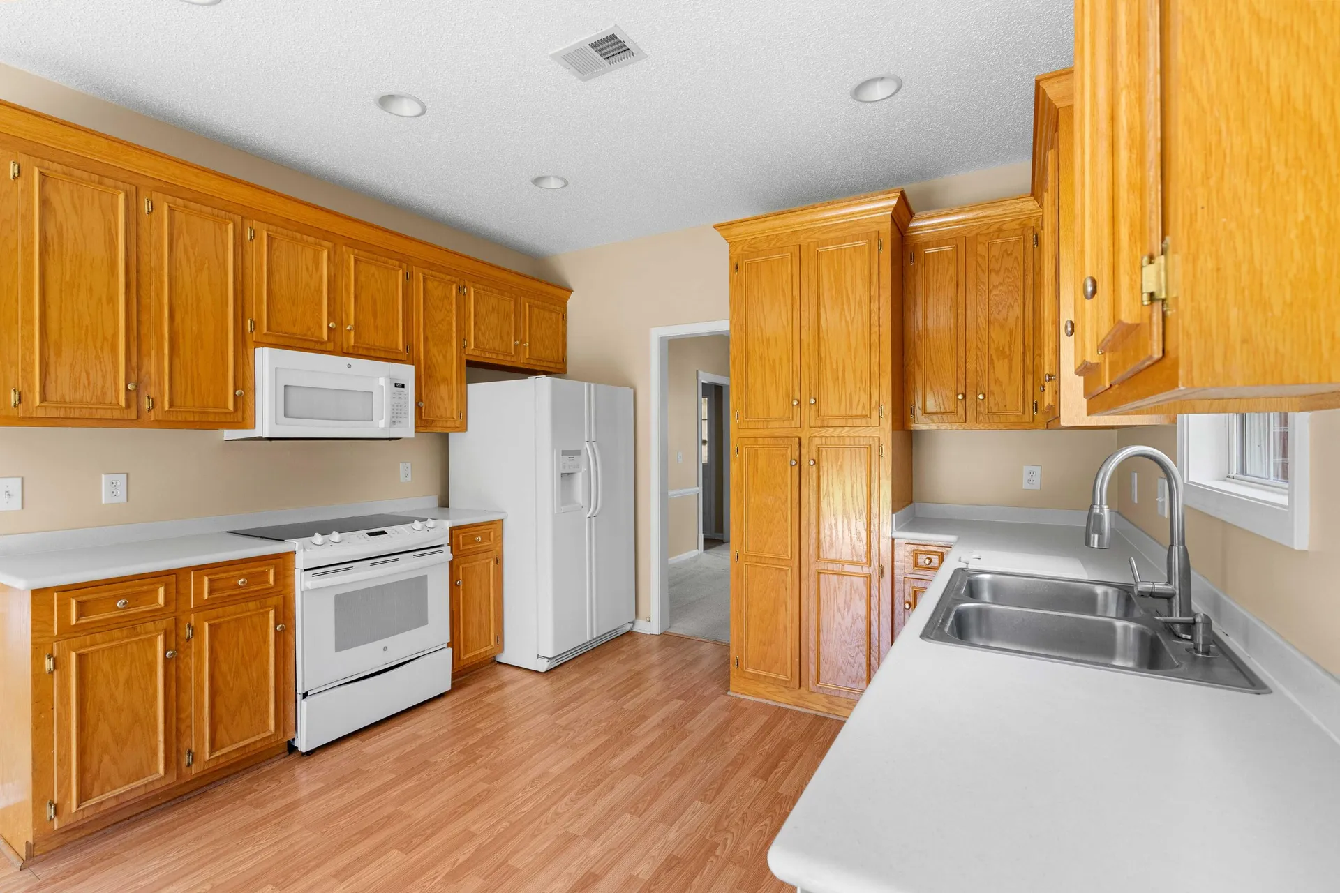 Property image 3 at 8752 Evangeline Drive, North Charleston, SC 29420