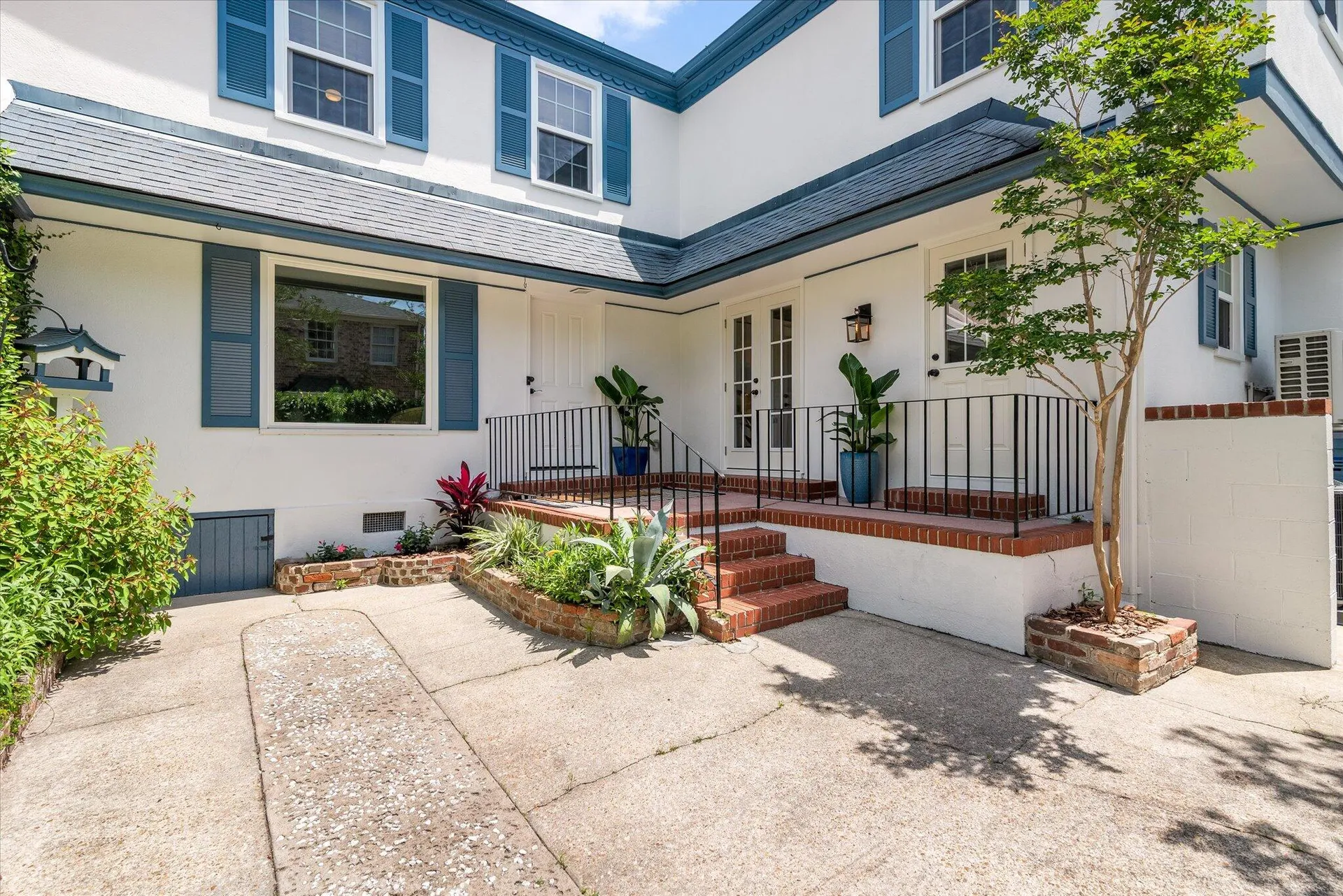 Property image 3 at 8 Poulnot Lane, Charleston, SC 29401