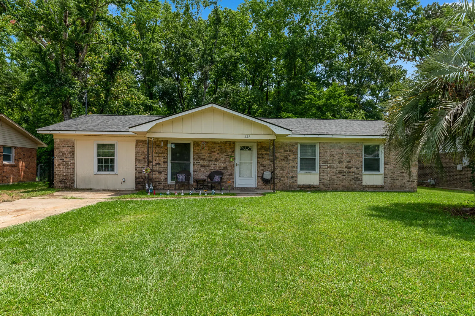 Rose Hill, Summerville Community