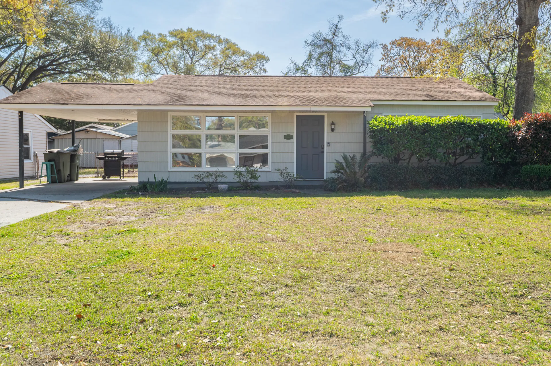 1230 Hawthorne Circle