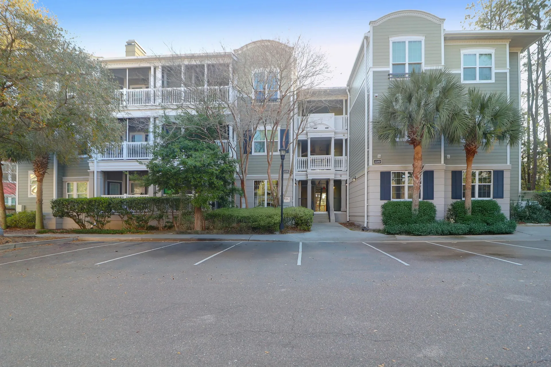 Mira Vista, Charleston Community