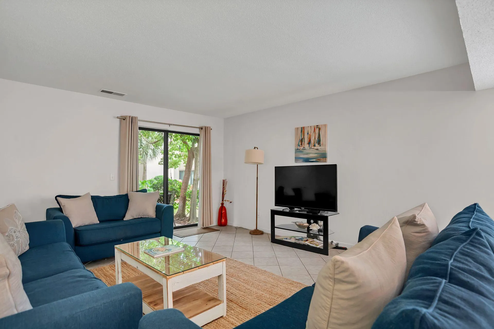 Property image 2 at 15 Deallyon Avenue 1, Hilton Head Island, SC 29928