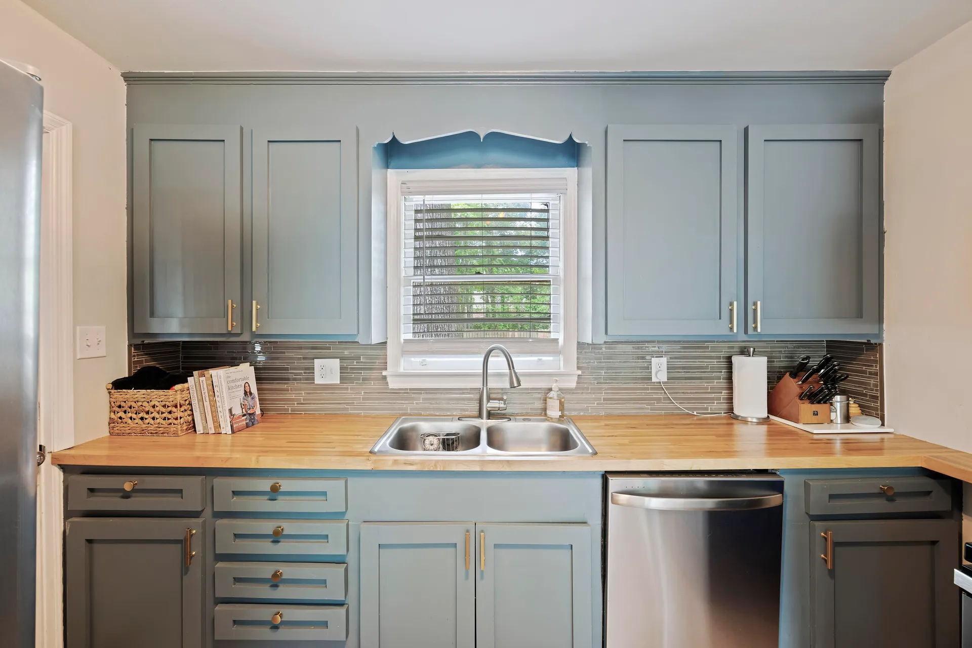 Property image 3 at 825 Savage Road, Charleston, SC 29414