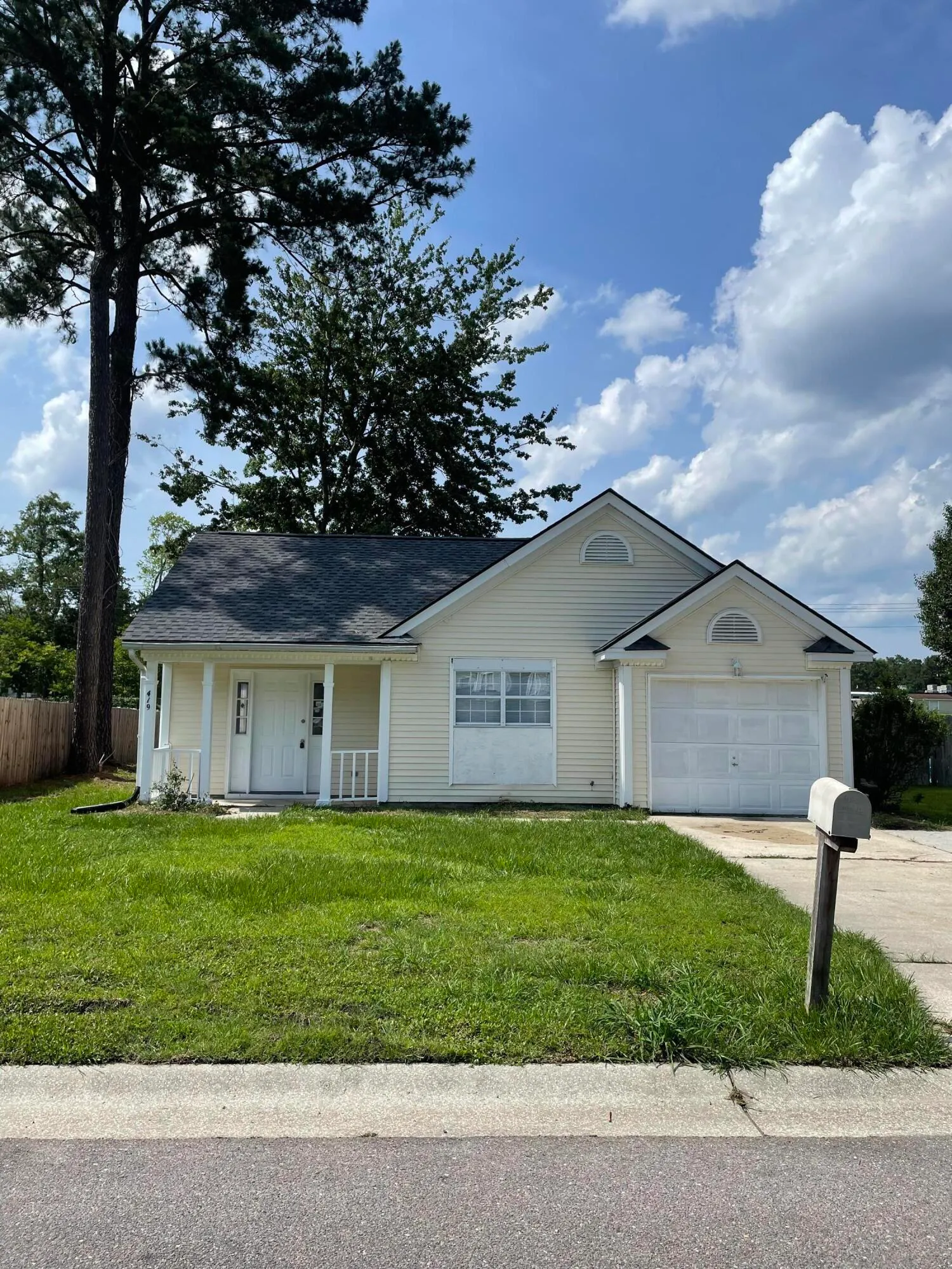 Ashley Square, Summerville Community