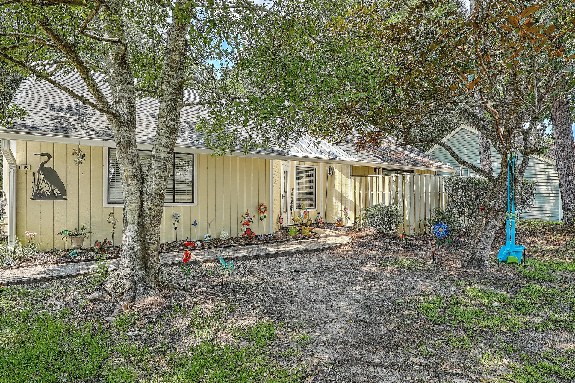 1116 Daffodil Lane