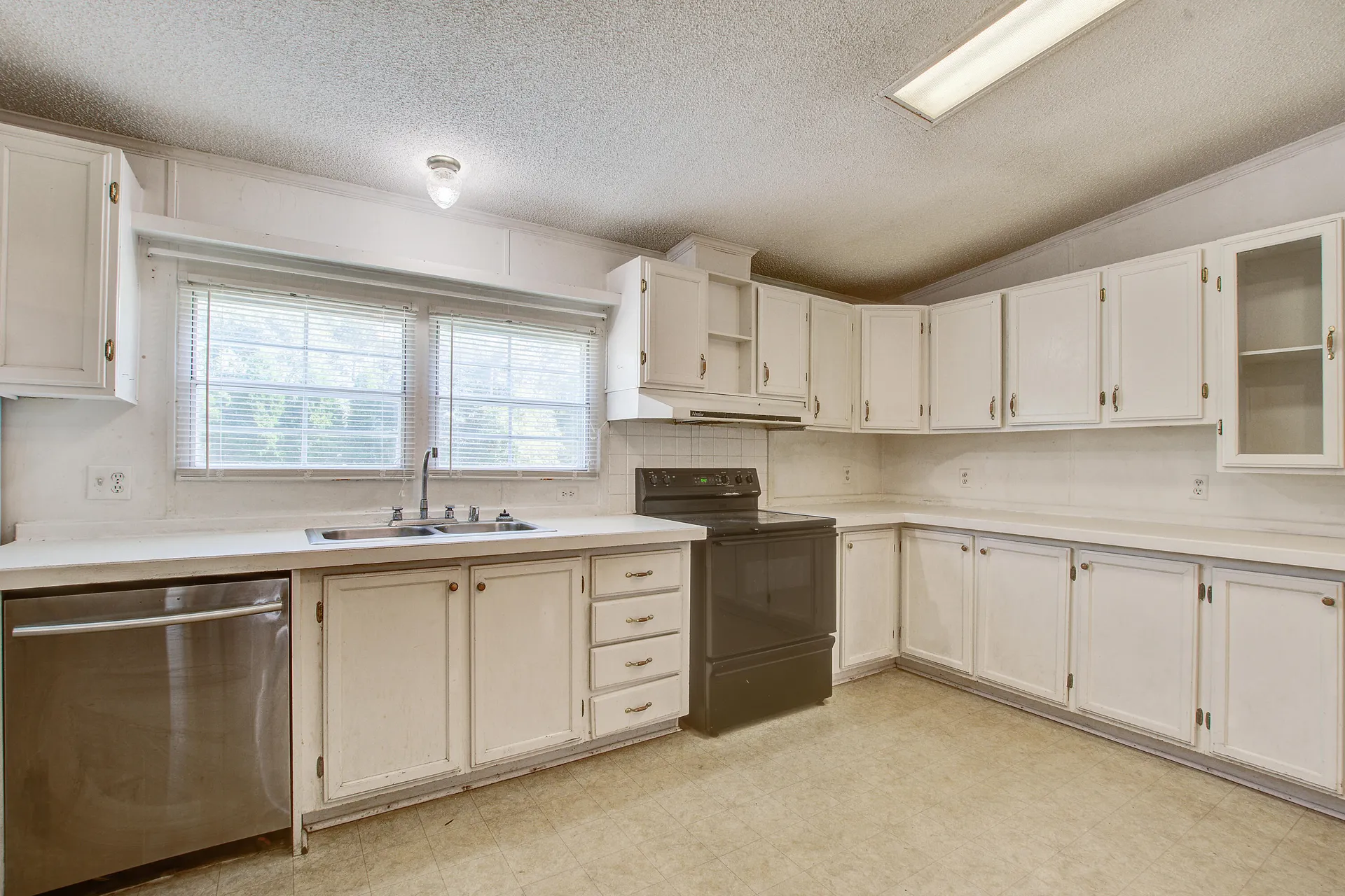 Property image 3 at 663 Barn Road, Bonneau, SC 29431