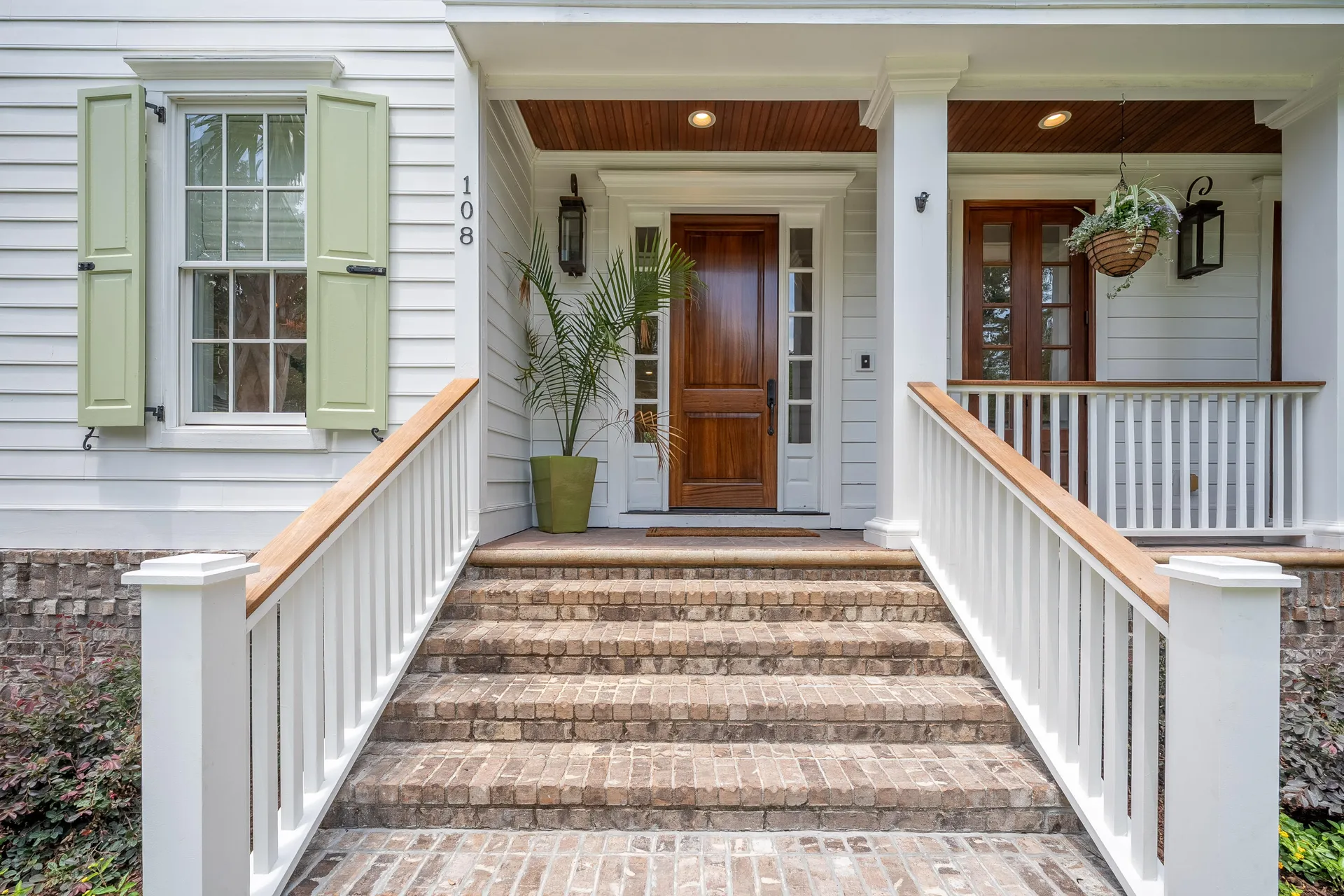 Property image 3 at 108 Live Oak Drive, Mount Pleasant, SC 29464