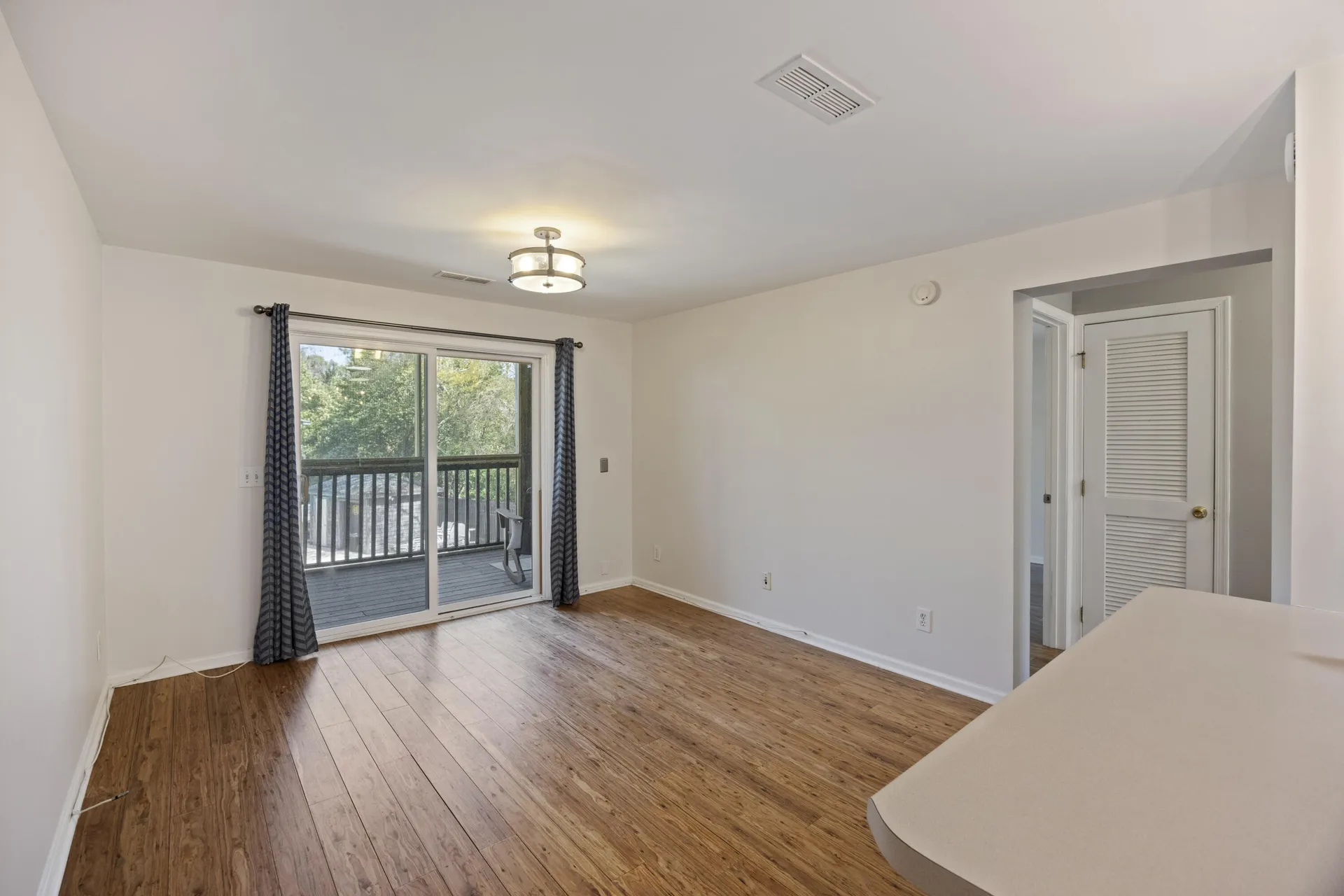 Property image 2 at 1530 Fort Johnson Road 3f, Charleston, SC 29412