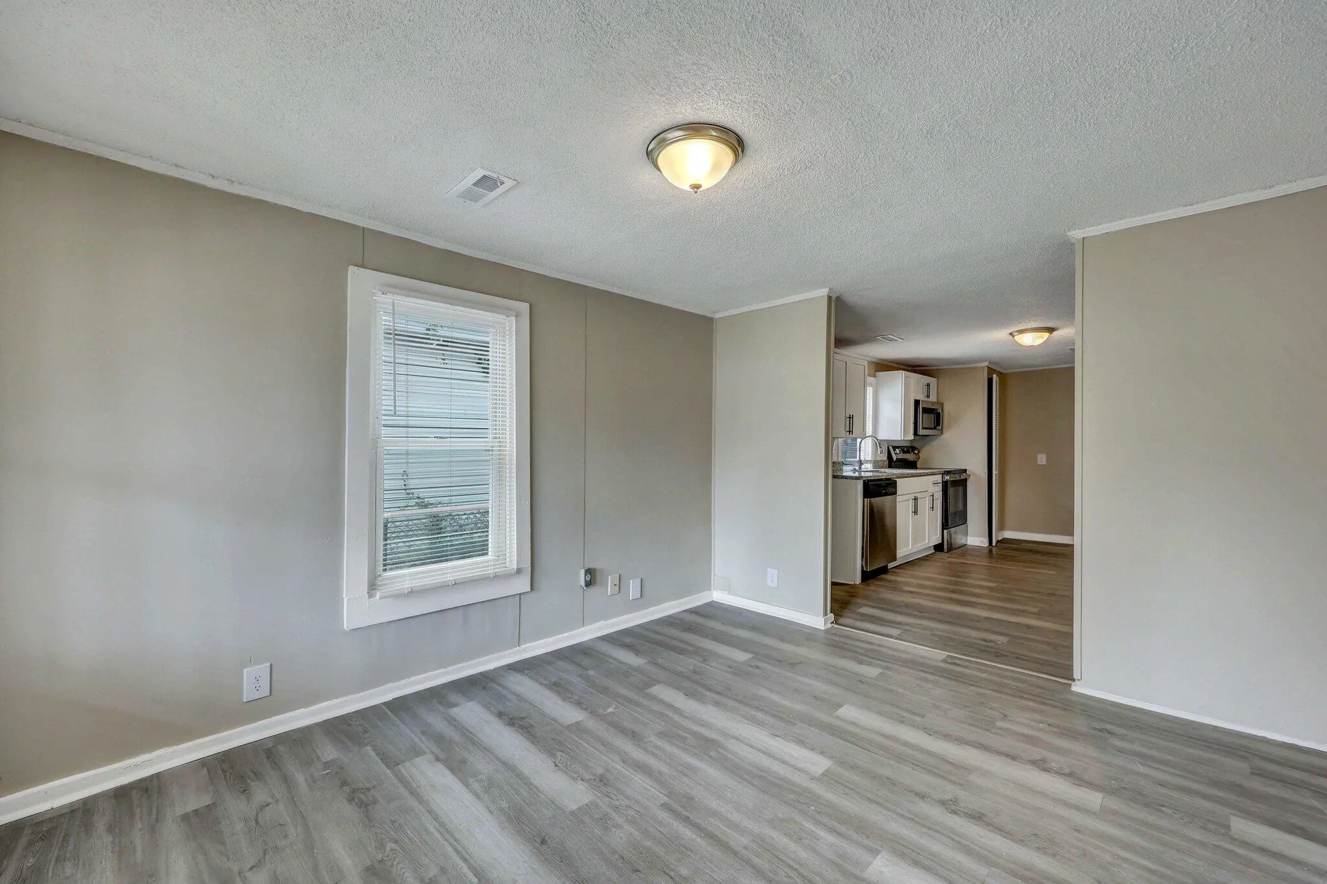 Property image 3 at 1984 Hugo Avenue, North Charleston, SC 29405