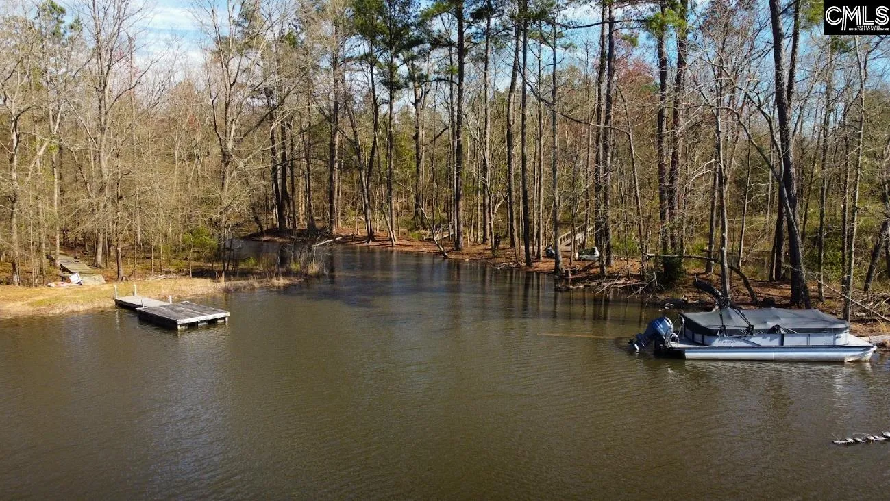 The Oaks, Chapin Community