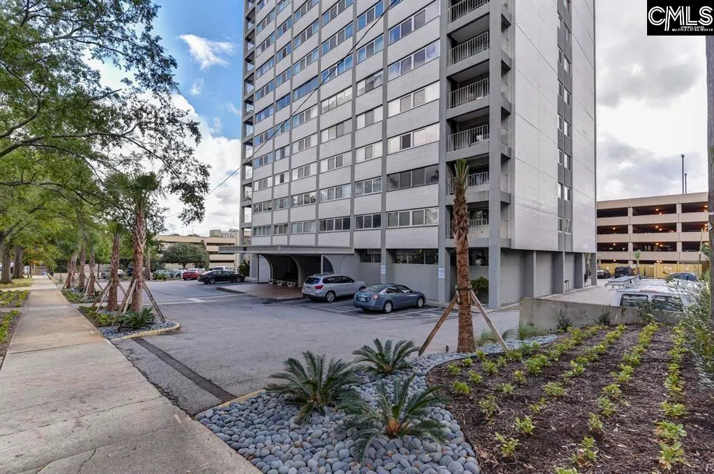 1520 Senate Street 116 | 11F